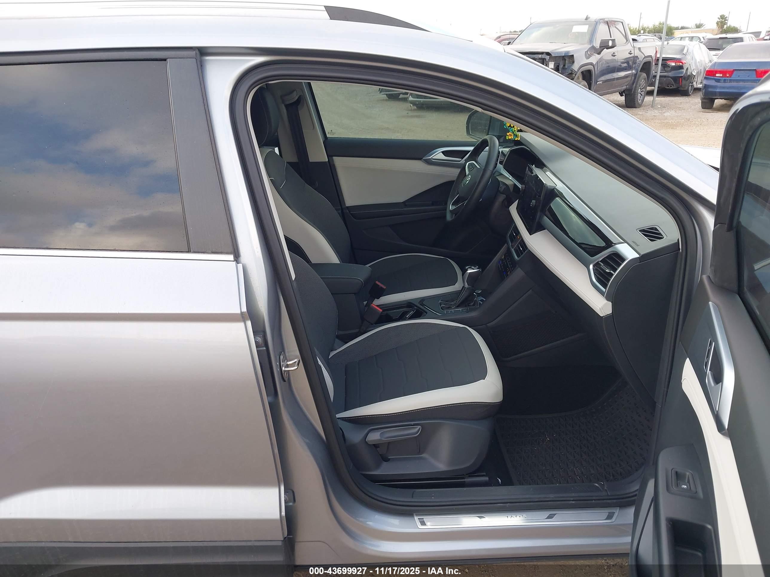 VOLKSWAGEN TAOS image 5