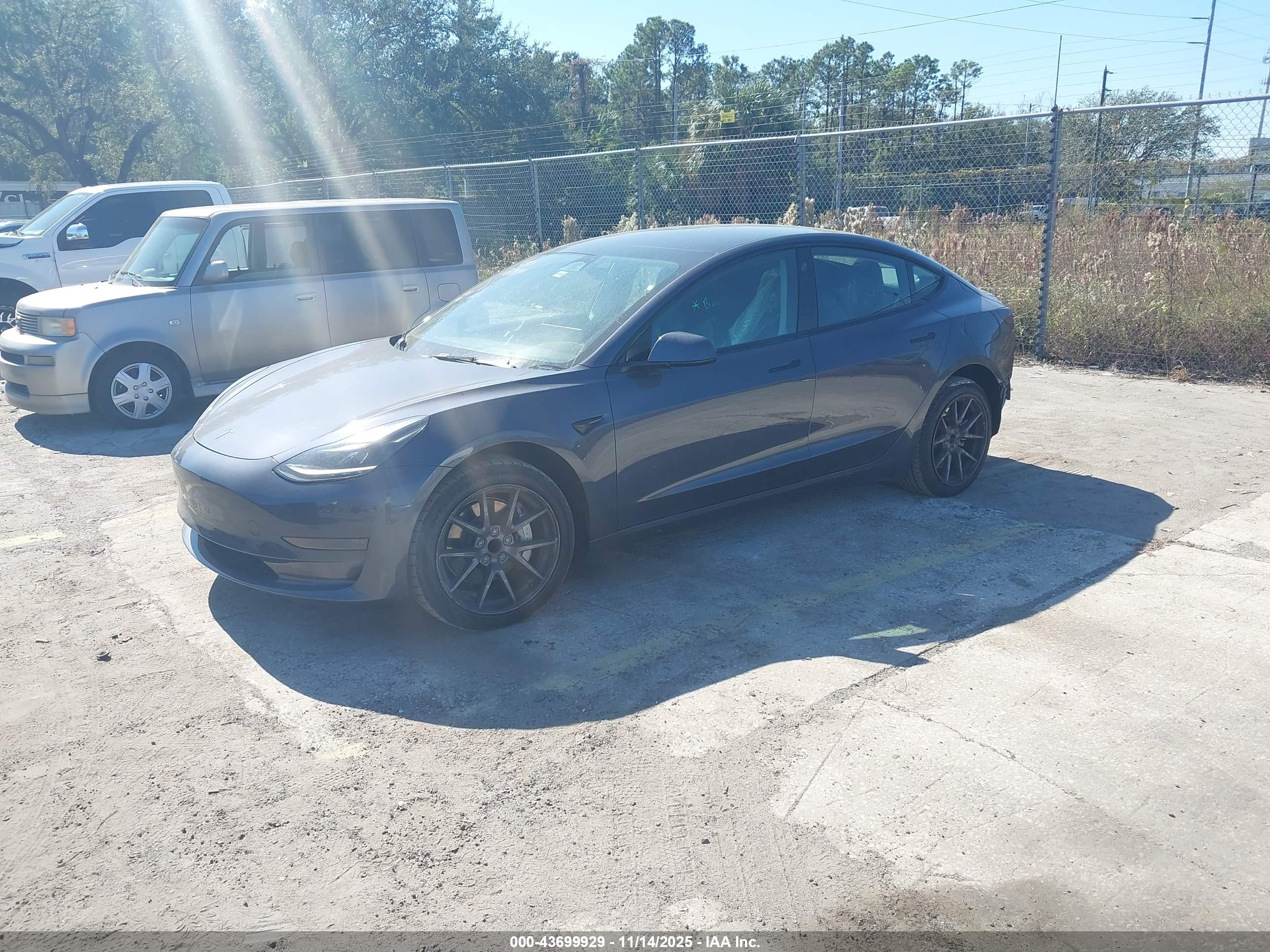 TESLA MODEL image 2