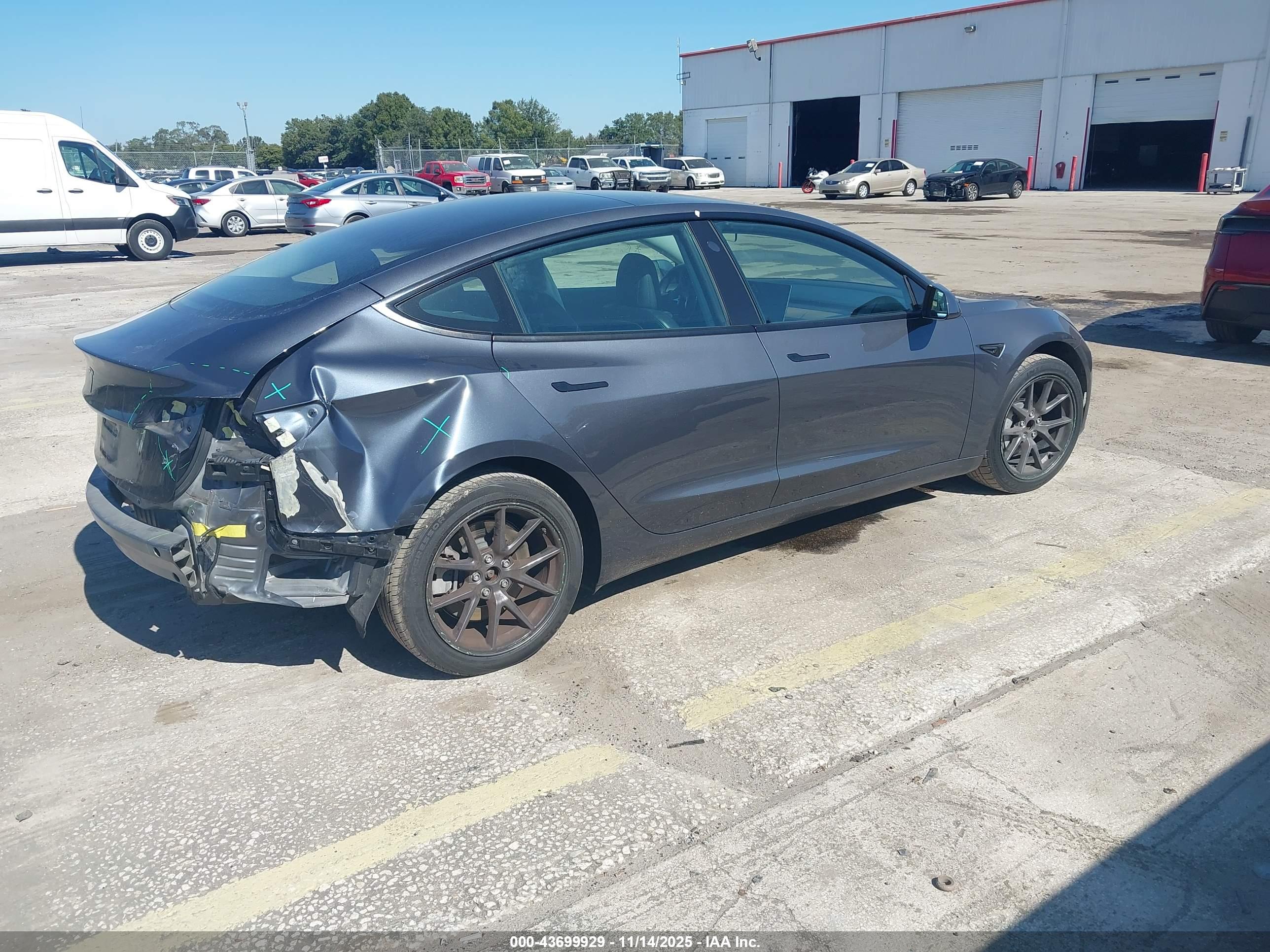 TESLA MODEL image 4