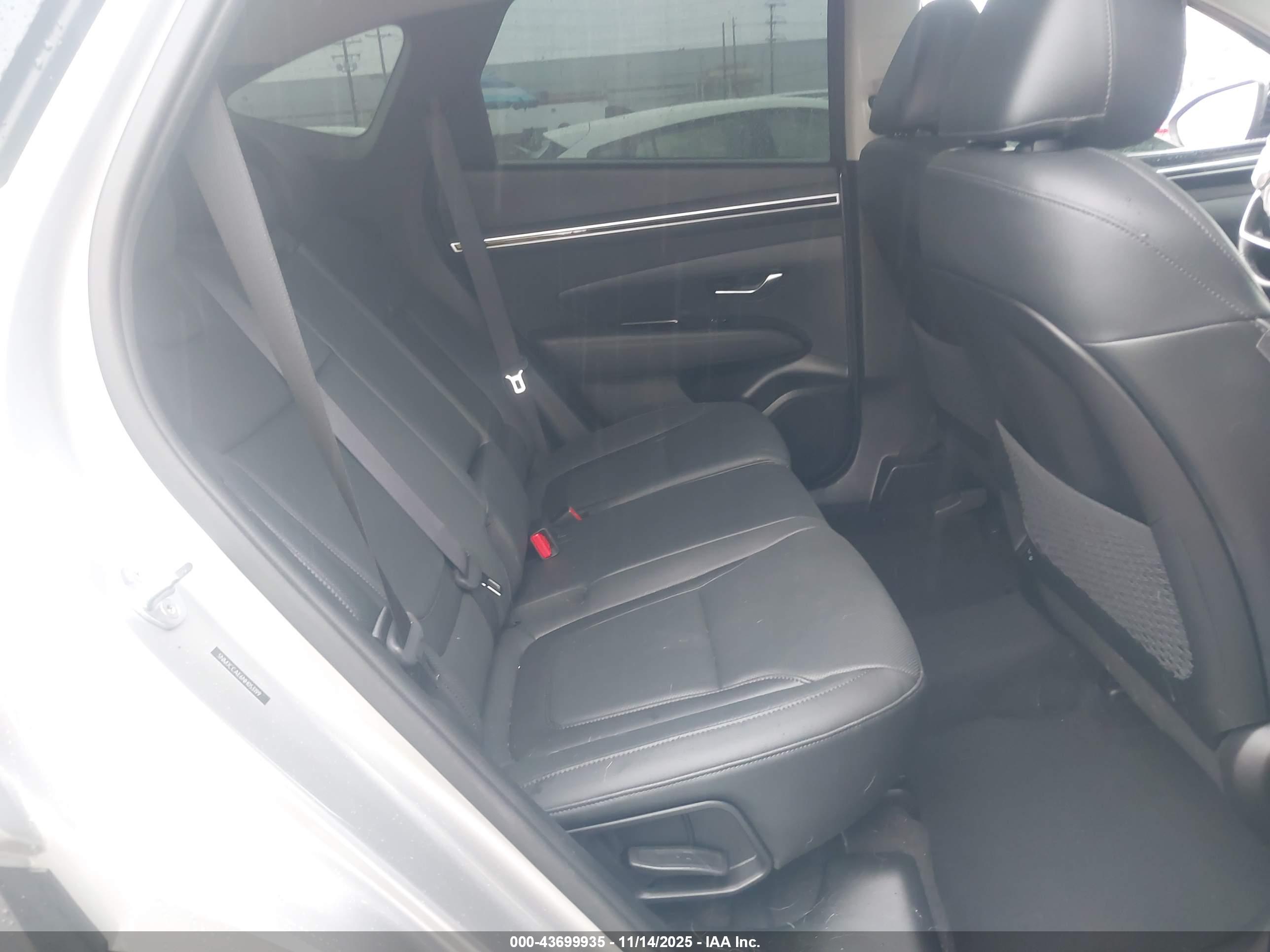HYUNDAI TUCSON image 8