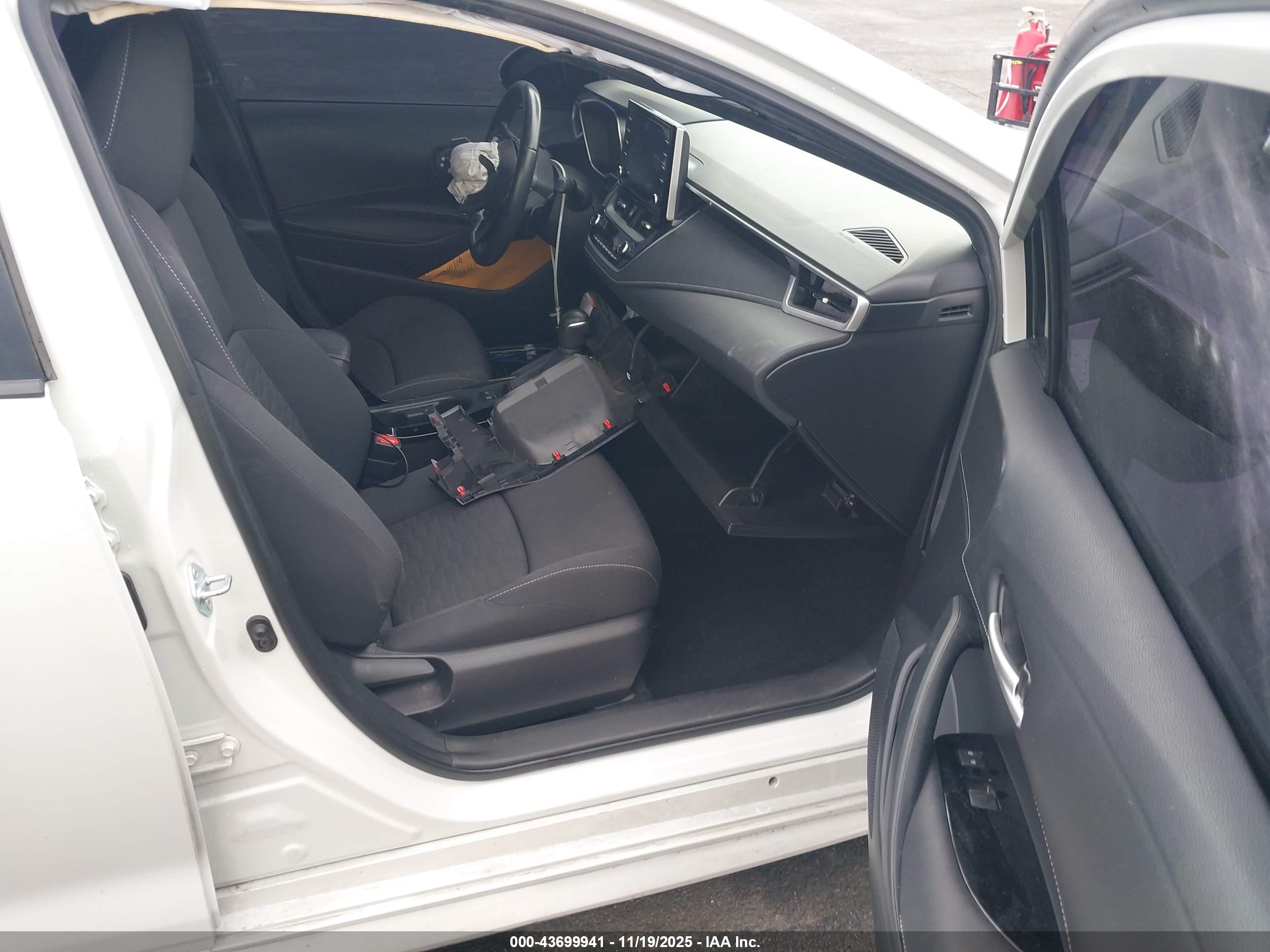 TOYOTA COROLLA image 5