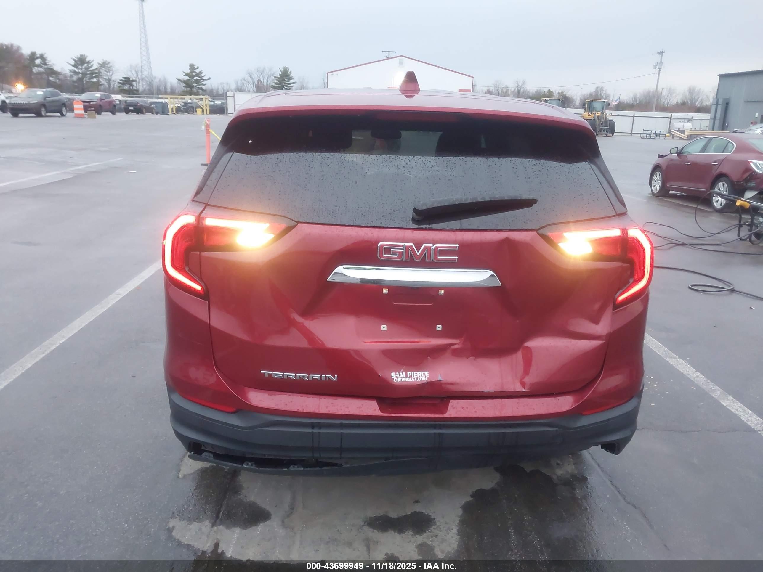 GMC TERRAIN image 6