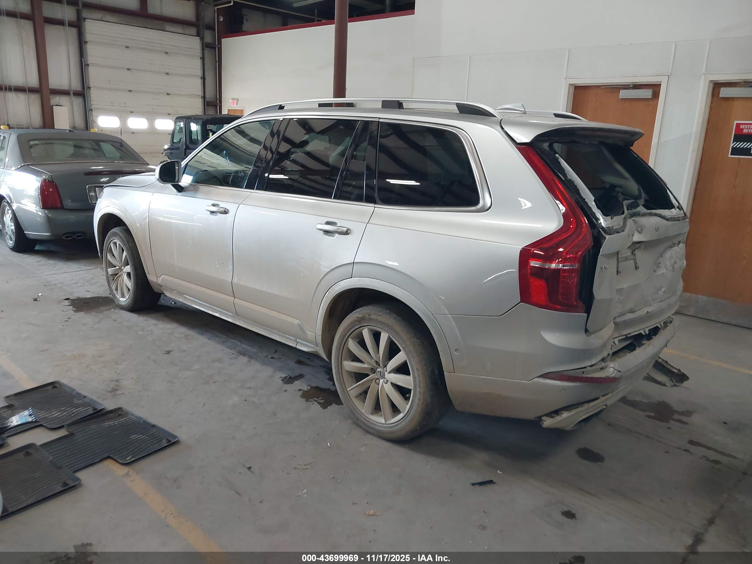 VOLVO XC90 image 3
