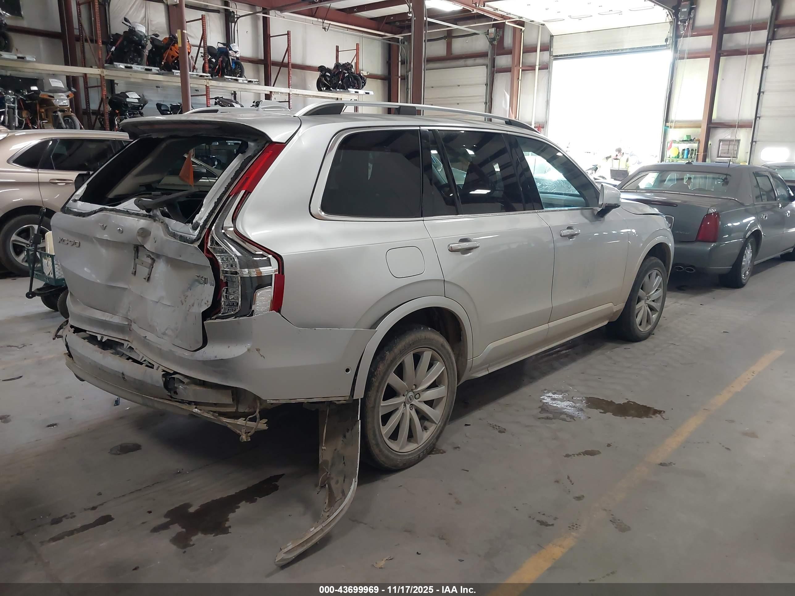 VOLVO XC90 image 4
