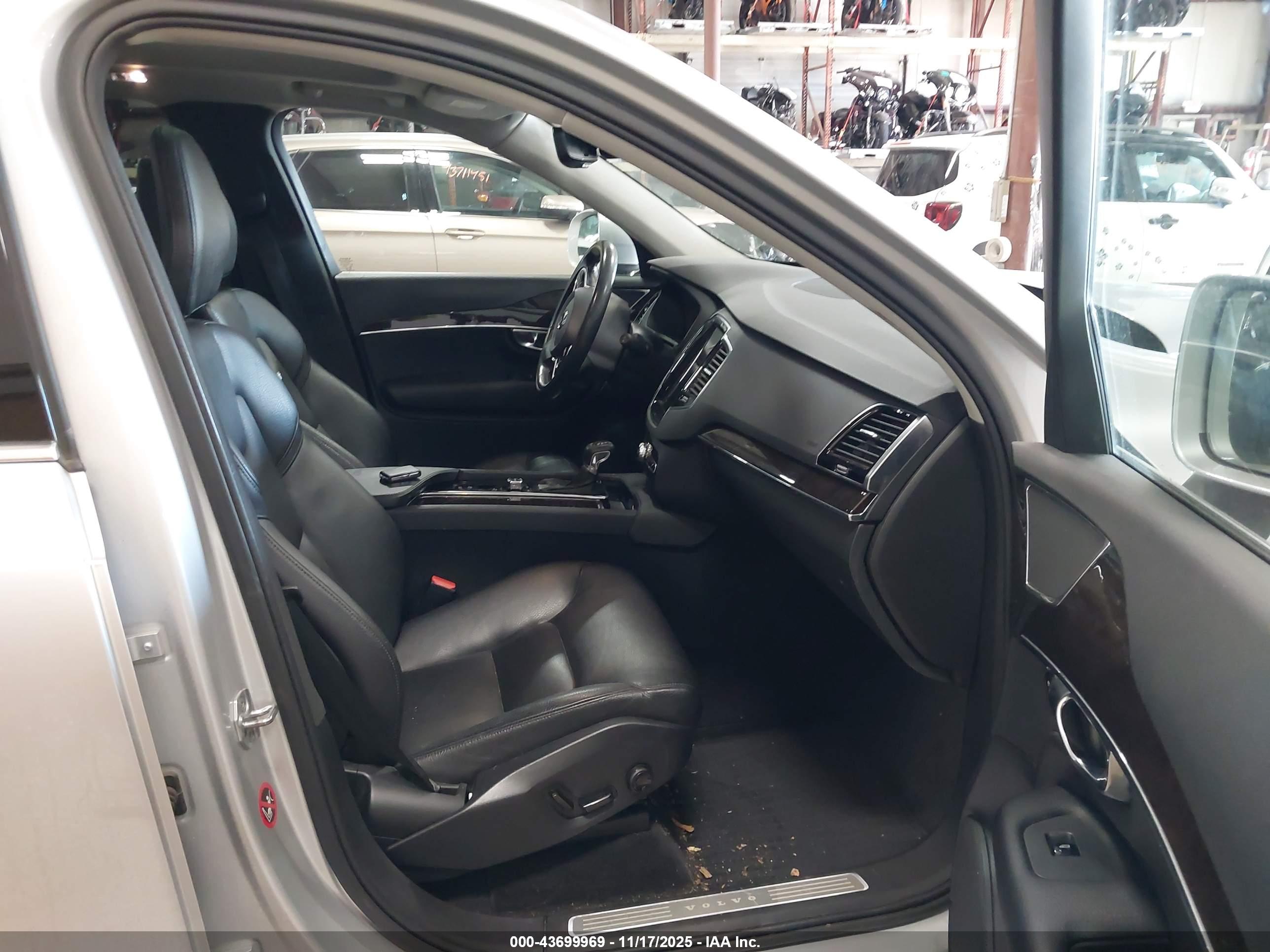 VOLVO XC90 image 5