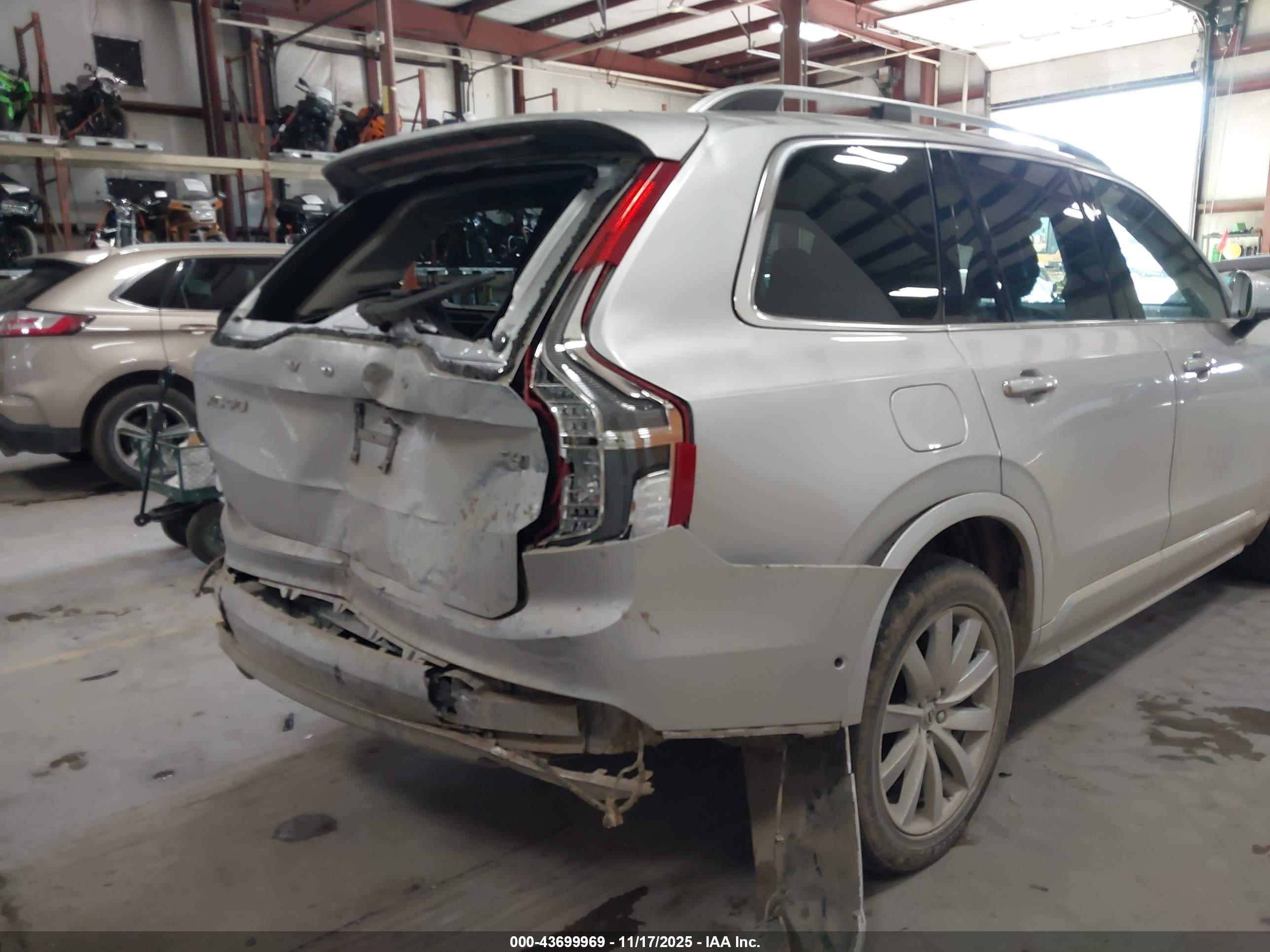VOLVO XC90 image 6