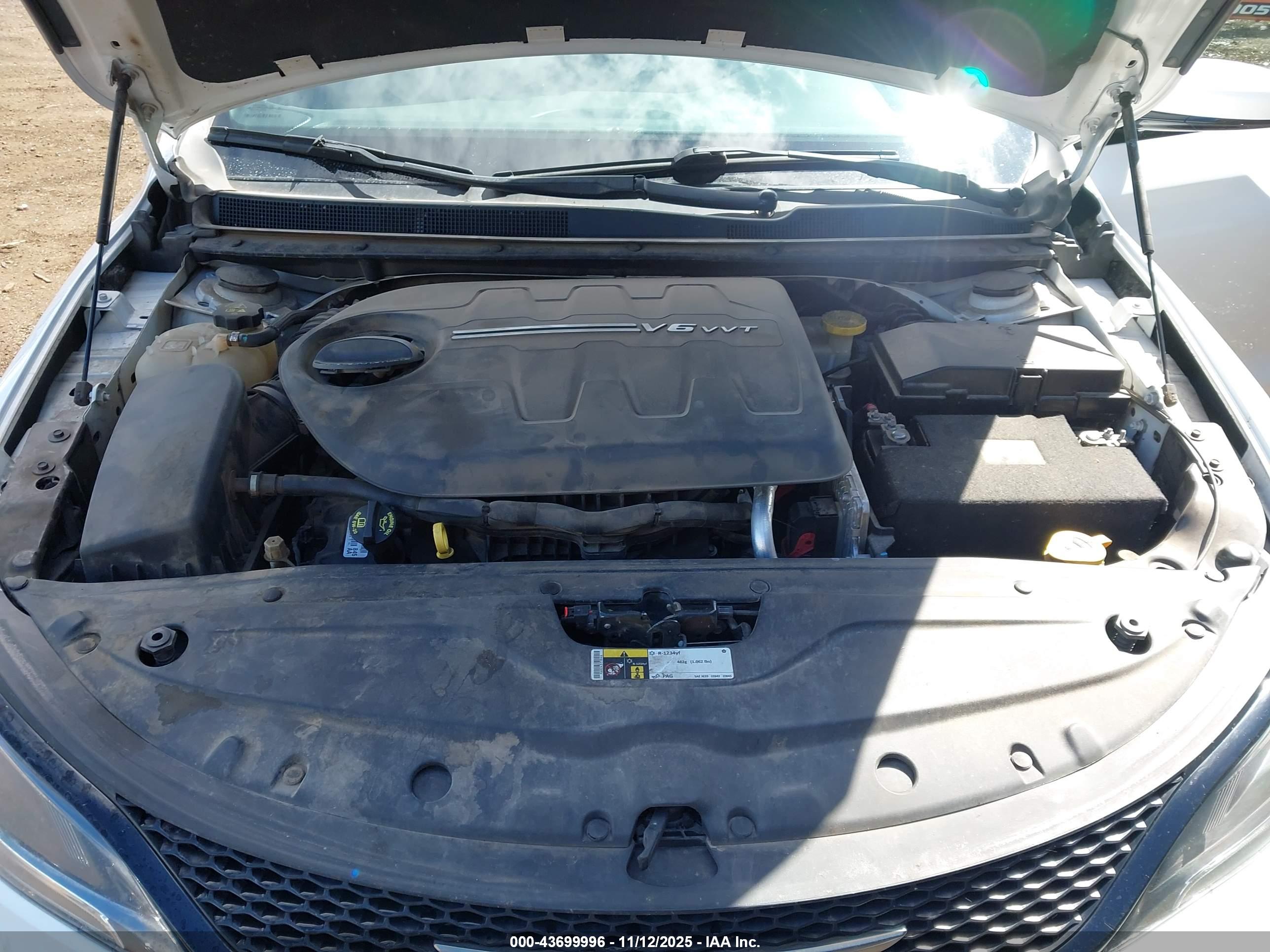 CHRYSLER 200 image 10