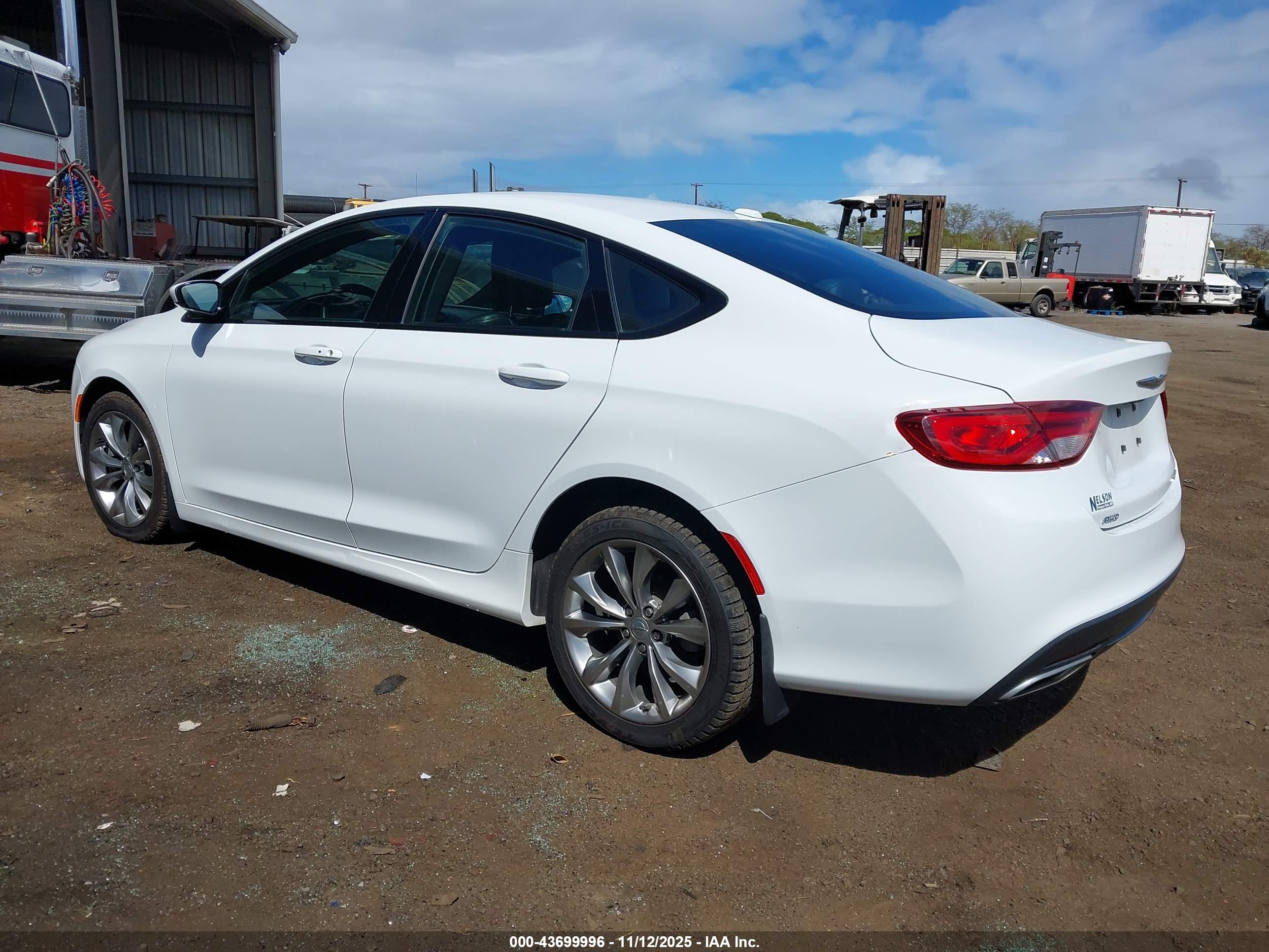 CHRYSLER 200 image 3