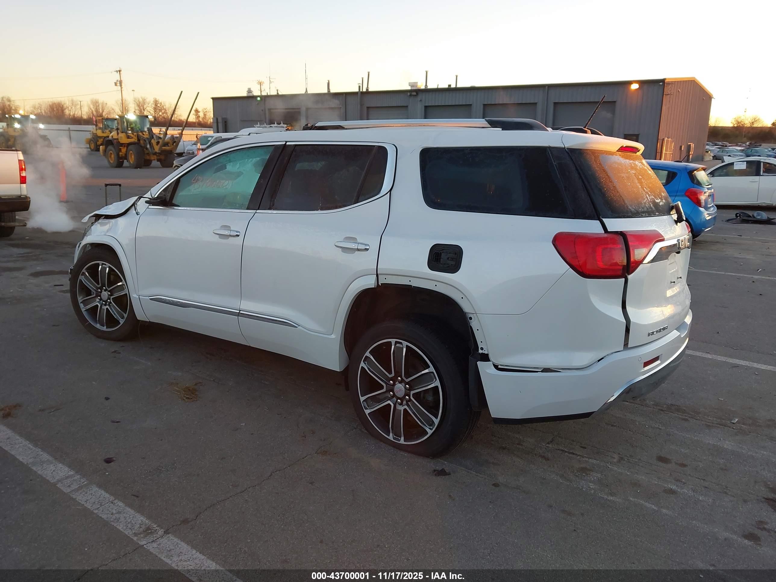 GMC ACADIA image 3