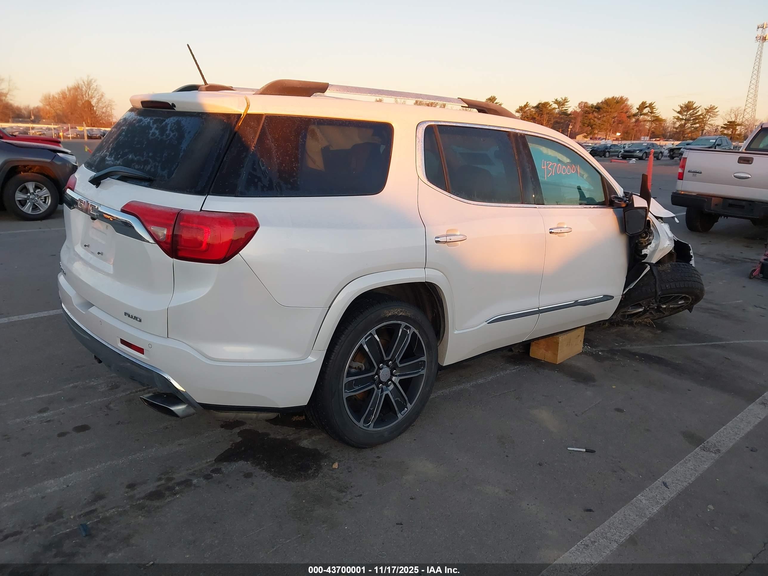 GMC ACADIA image 4