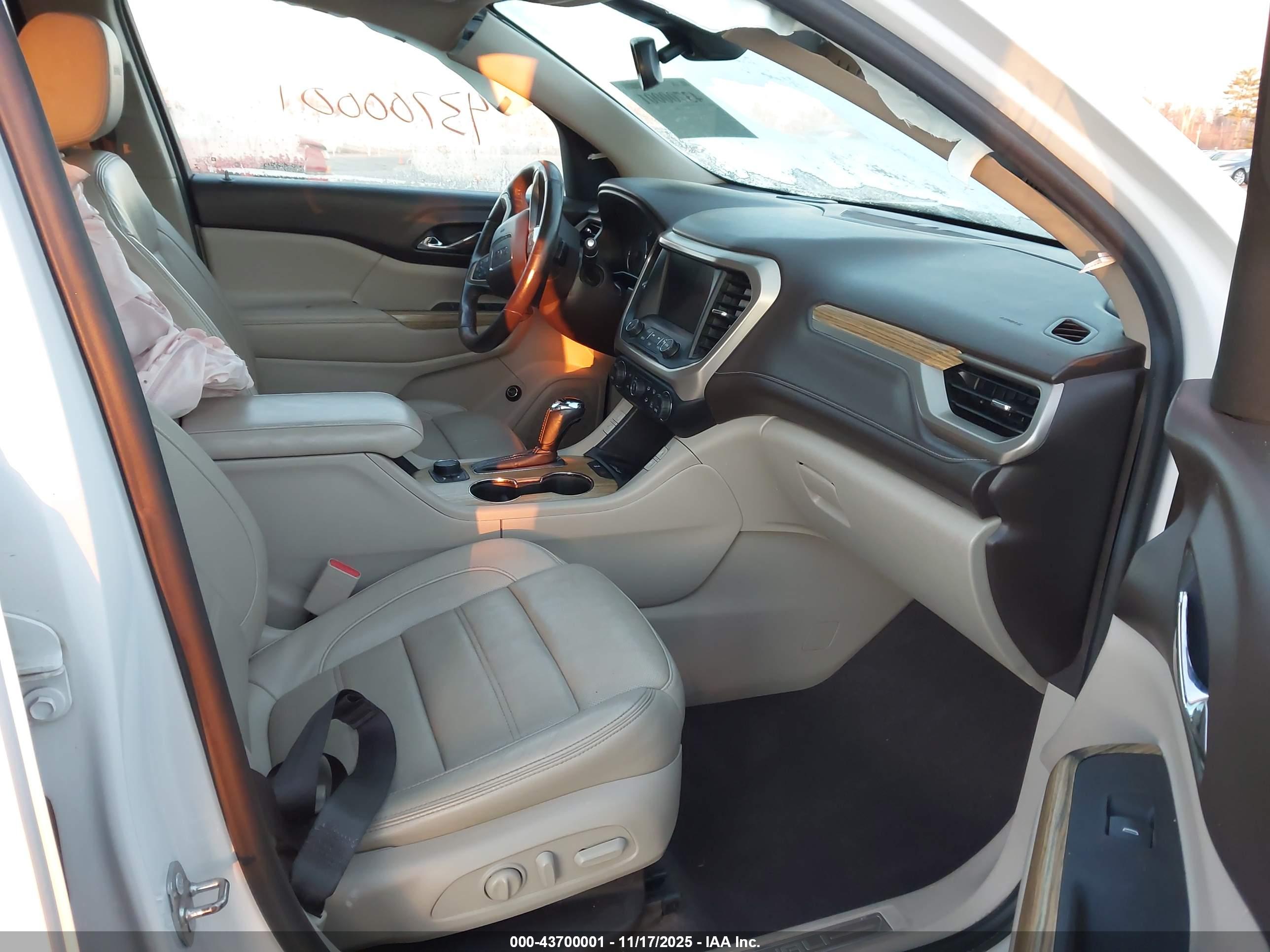 GMC ACADIA image 5