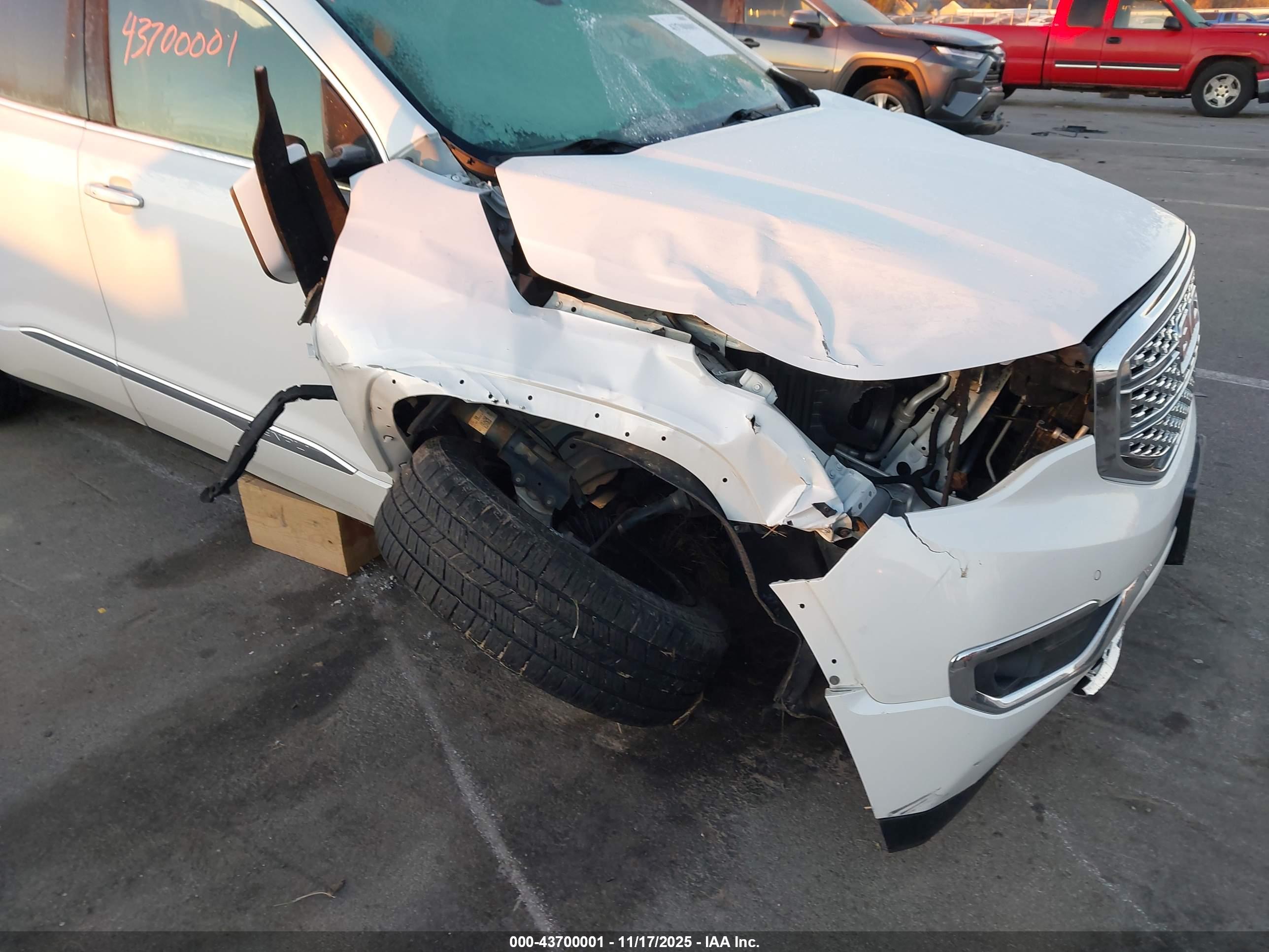 GMC ACADIA image 6