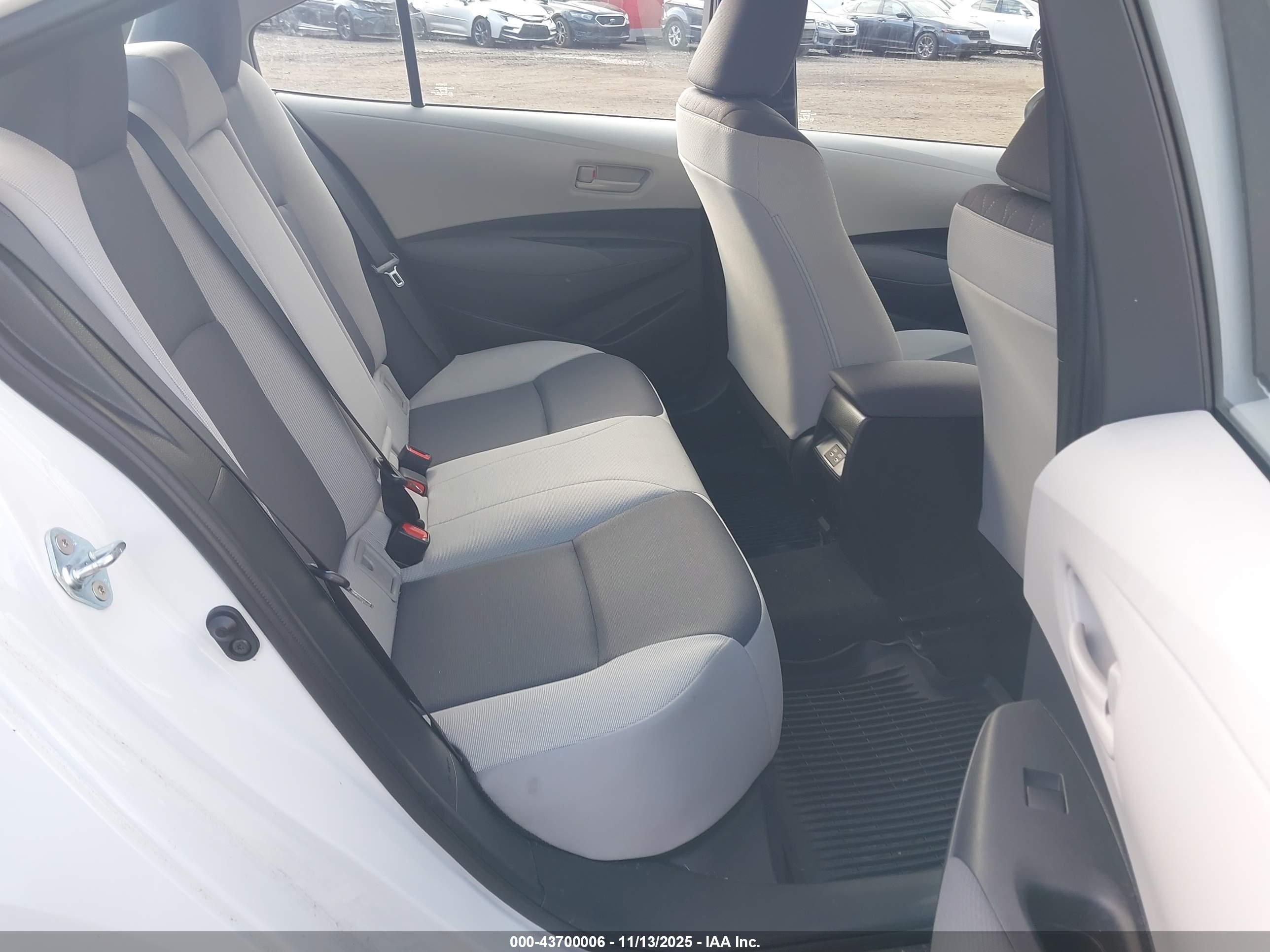 TOYOTA COROLLA image 8