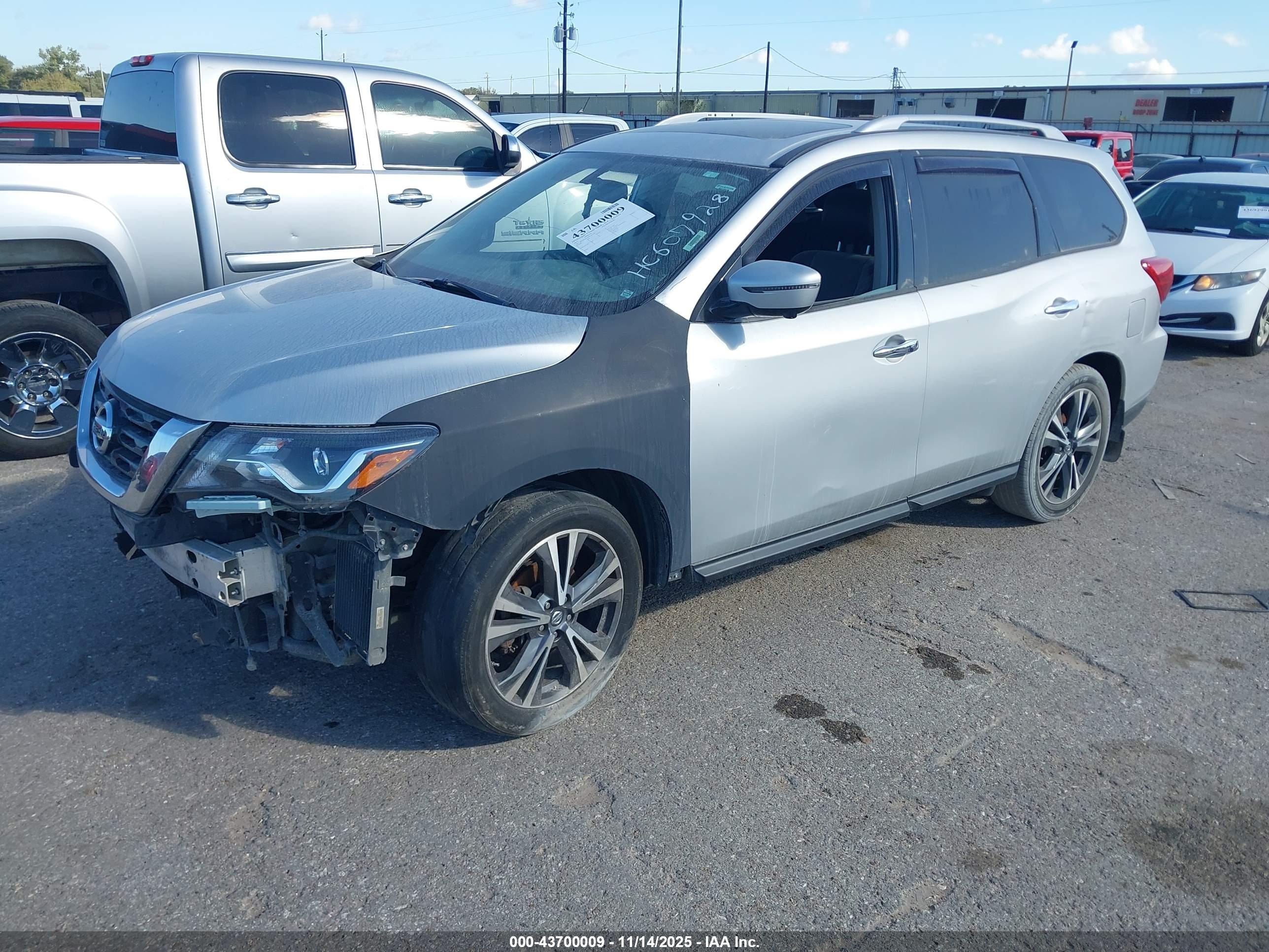 NISSAN PATHFINDER image 2