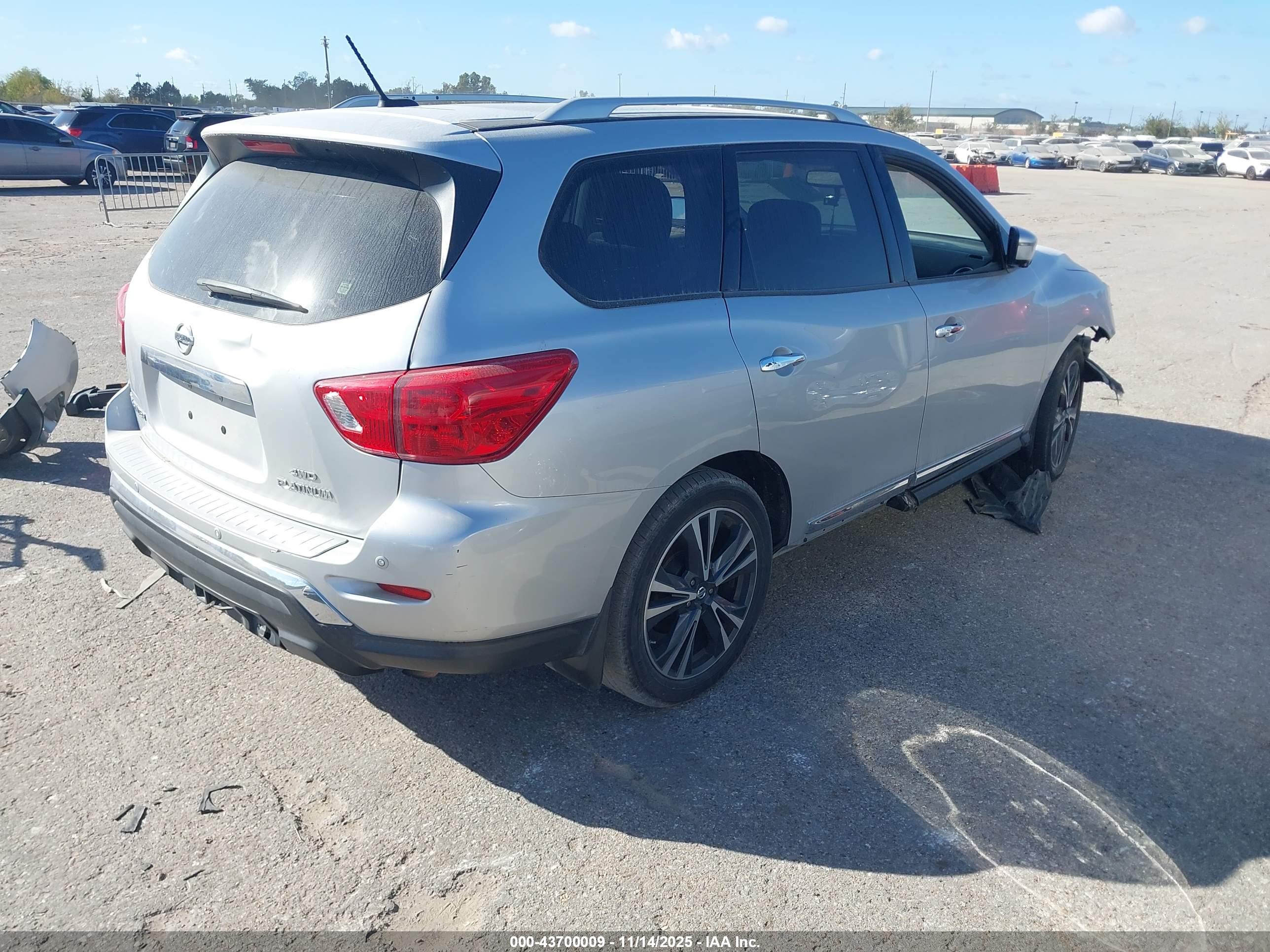 NISSAN PATHFINDER image 4