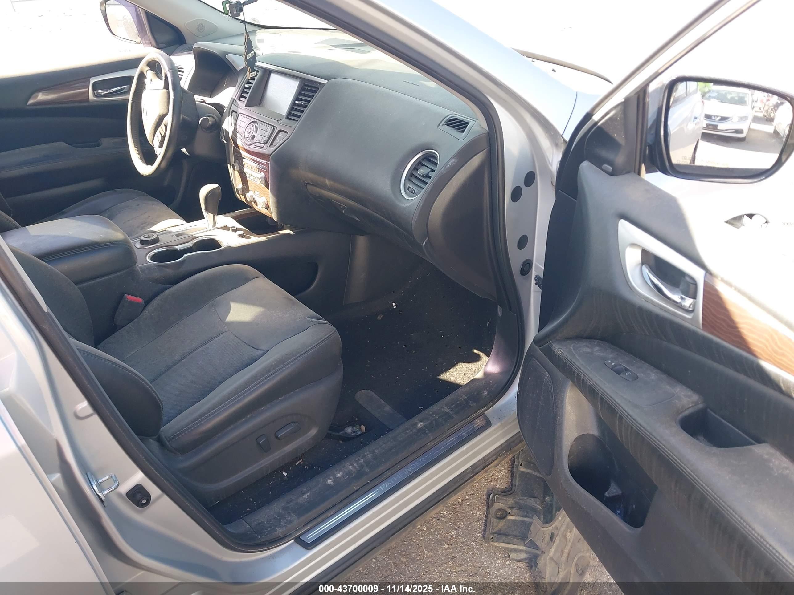 NISSAN PATHFINDER image 5