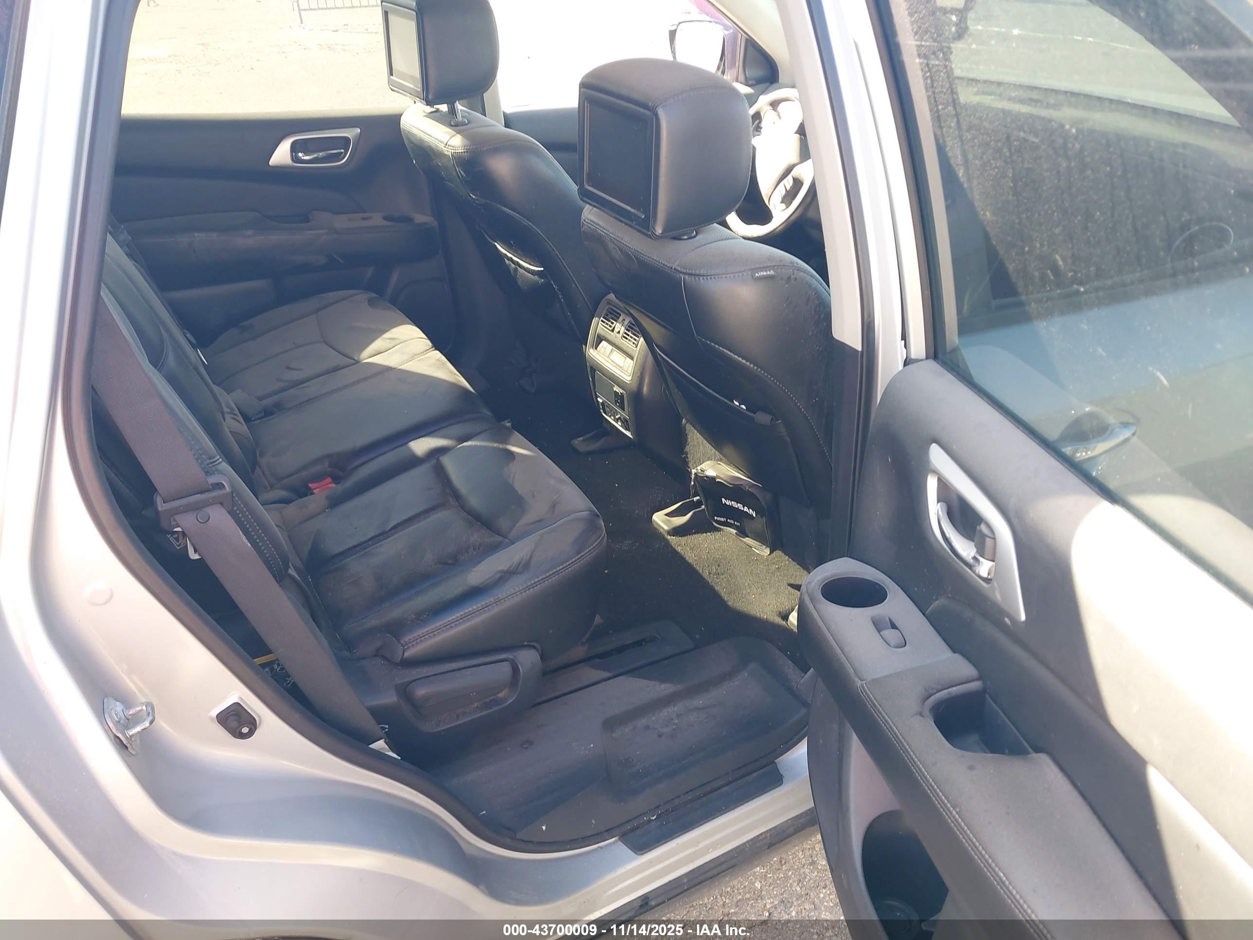 NISSAN PATHFINDER image 8