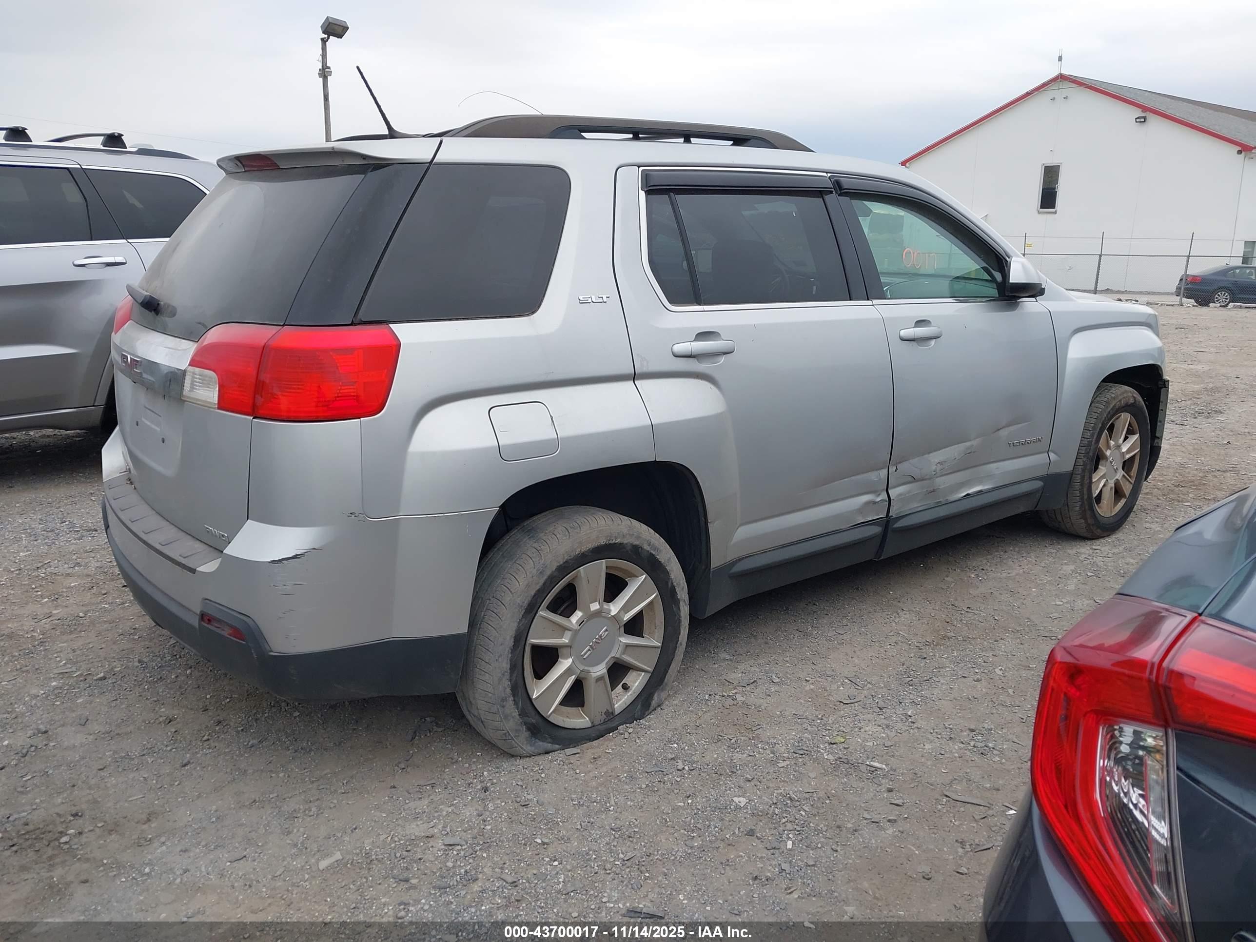 GMC TERRAIN image 4