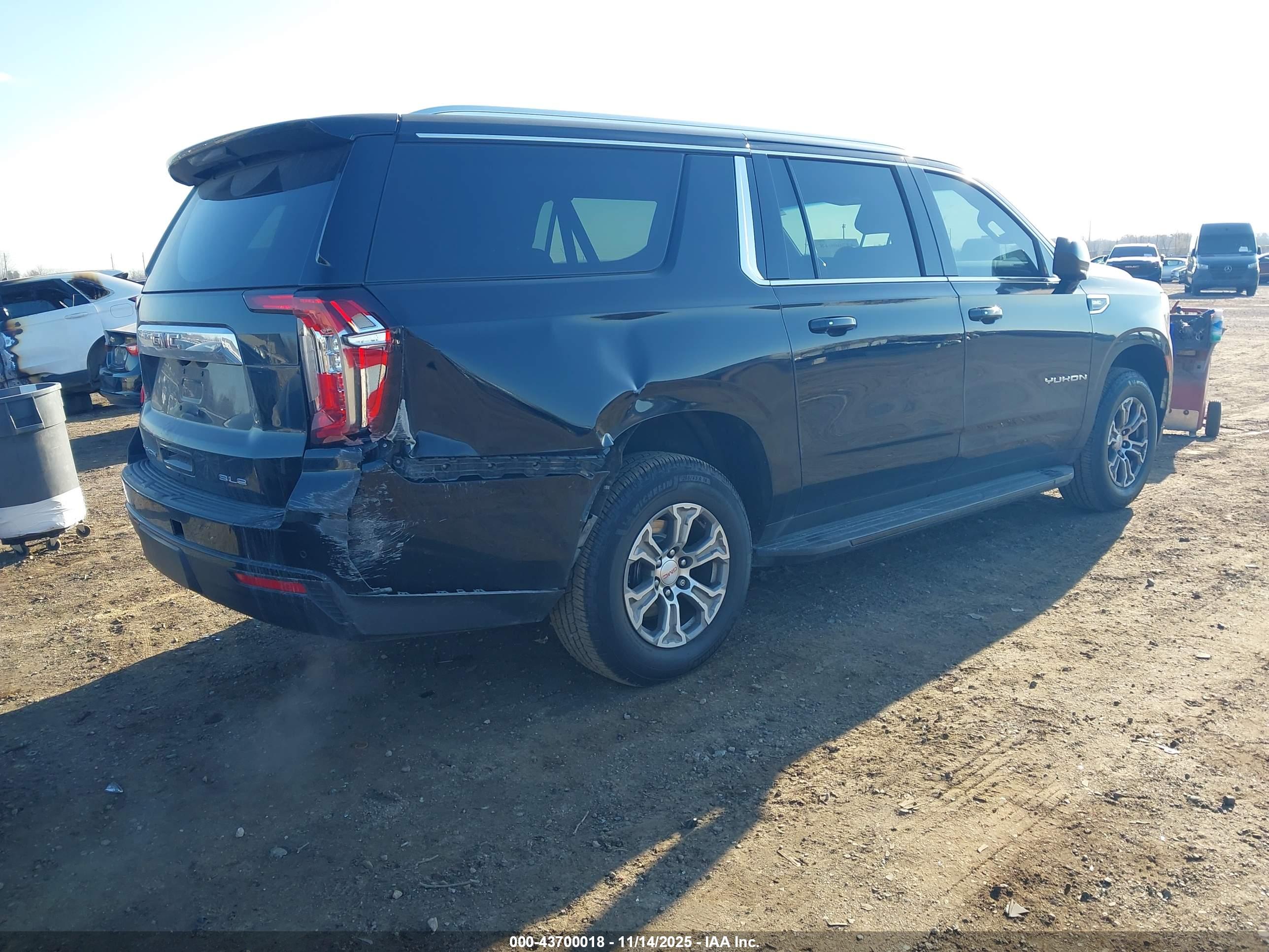 GMC YUKON image 4