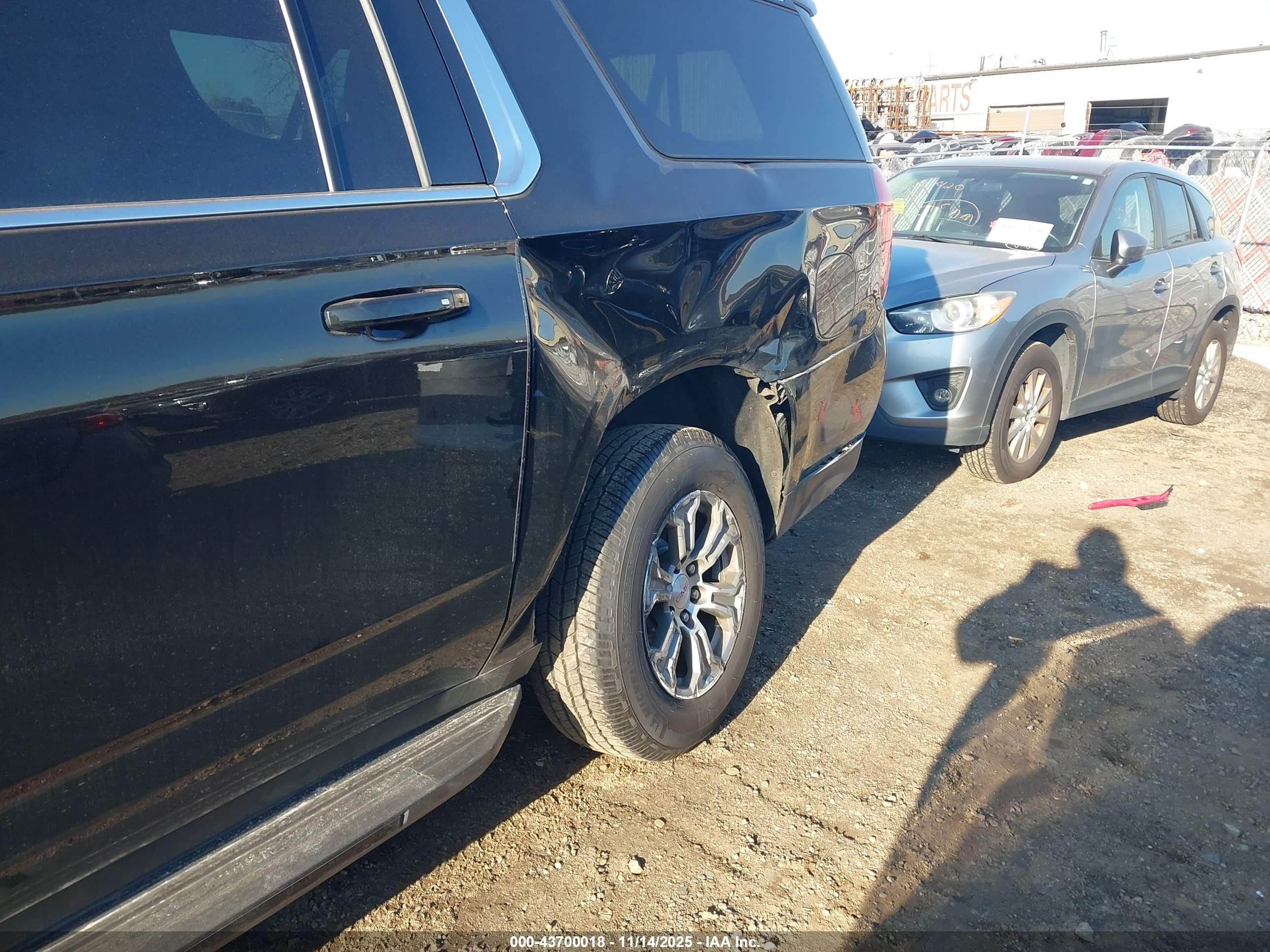 GMC YUKON image 6