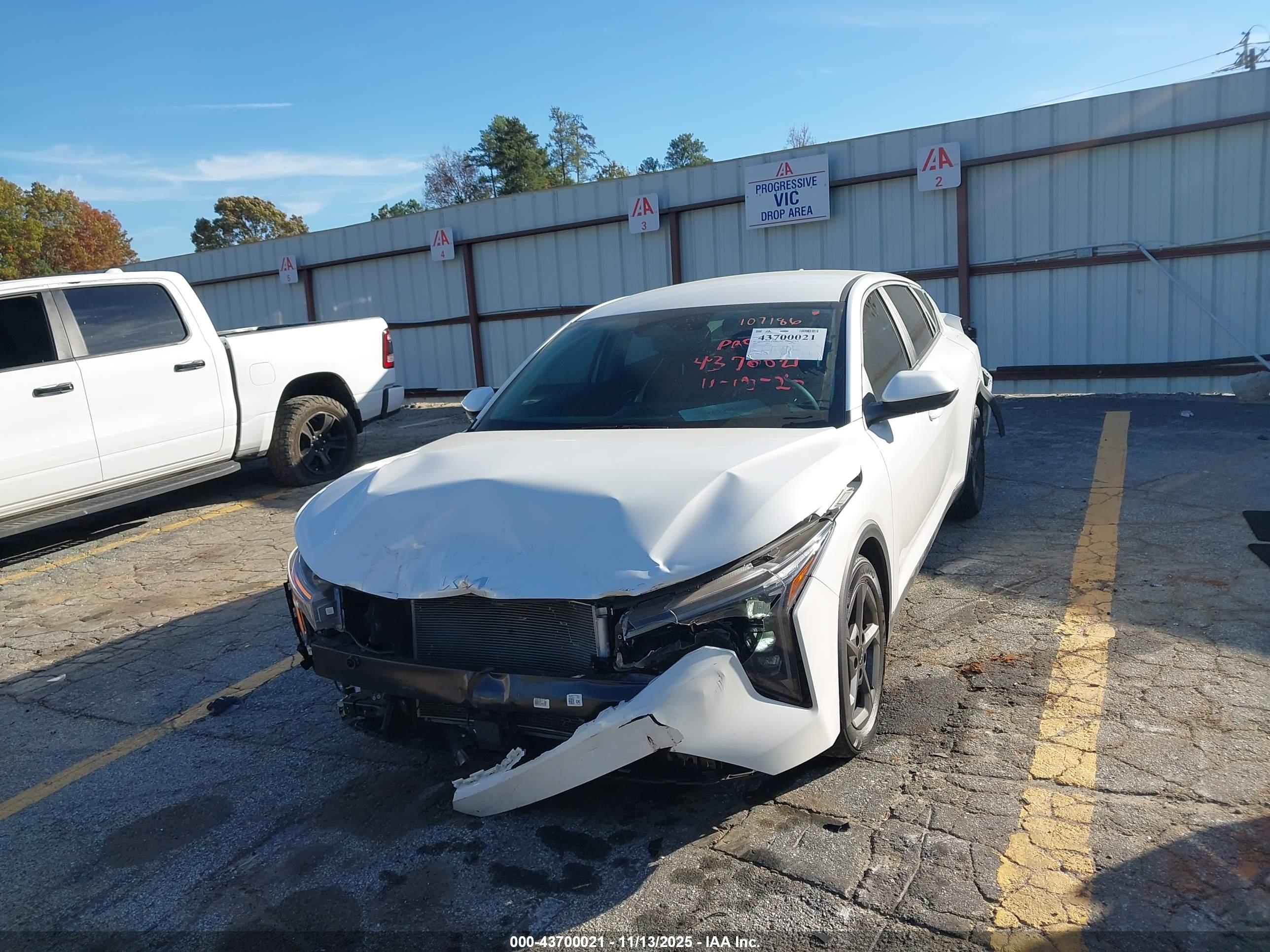 KIA K4 image 2