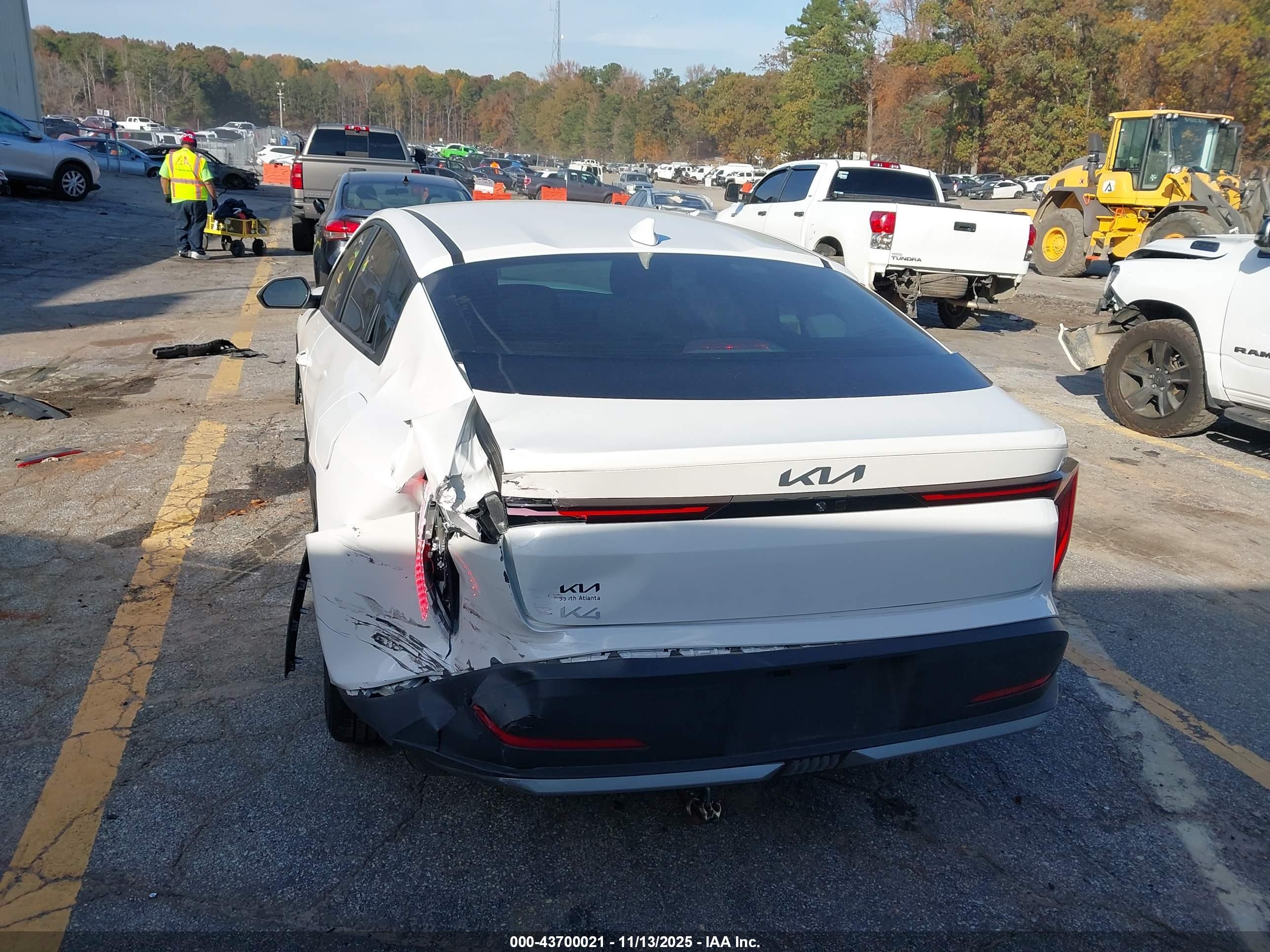 KIA K4 image 3