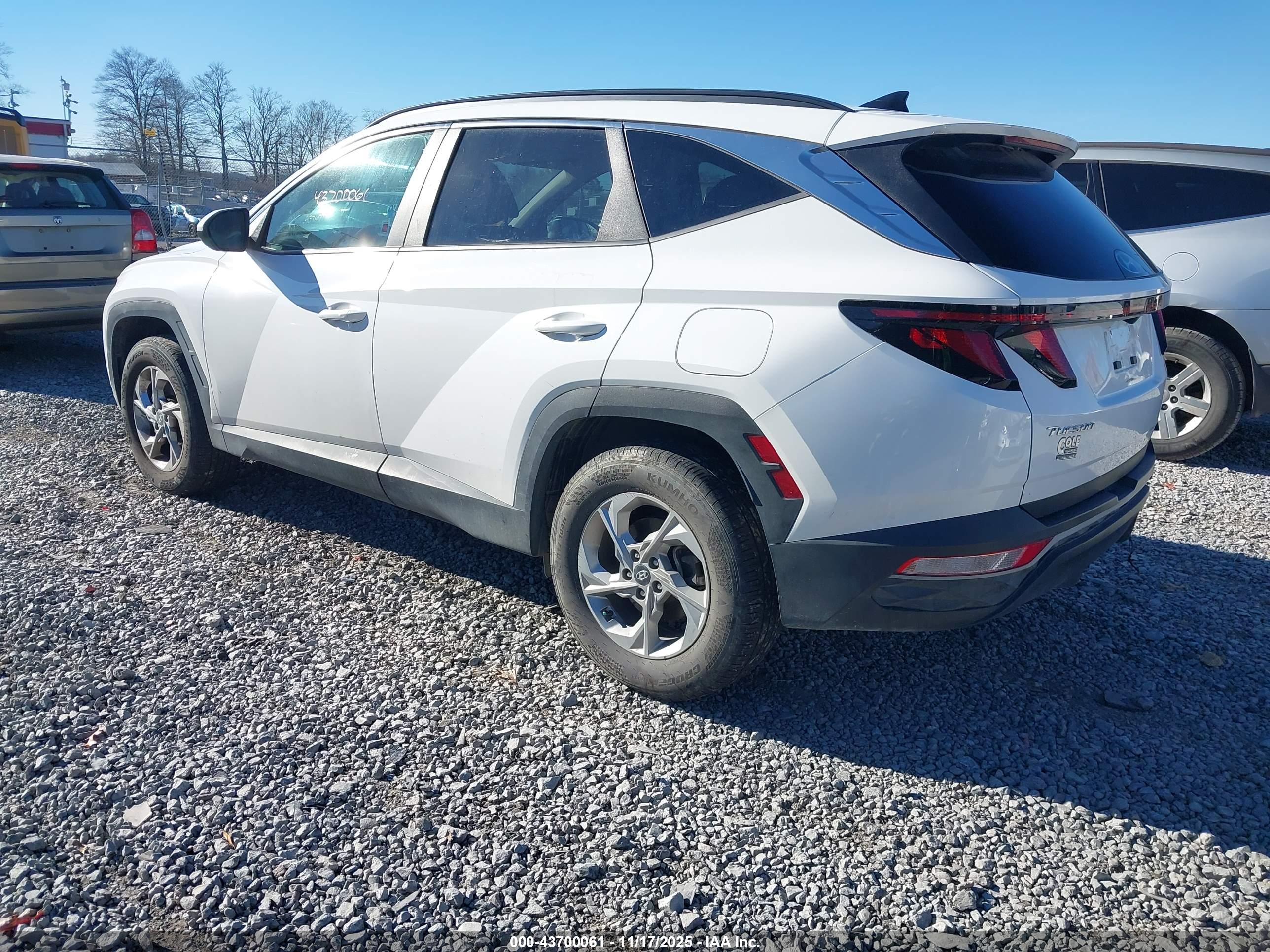HYUNDAI TUCSON image 3