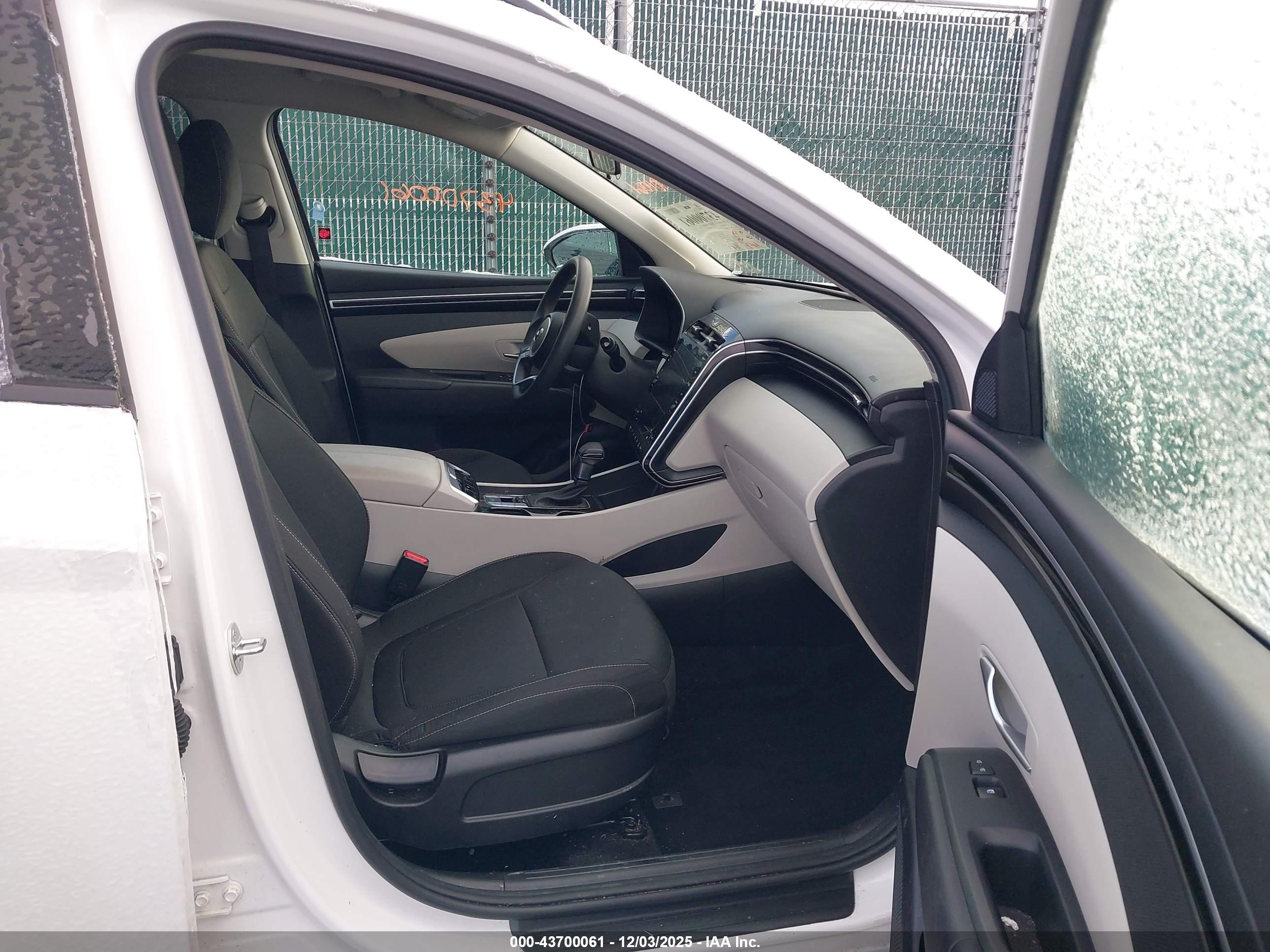 HYUNDAI TUCSON image 5