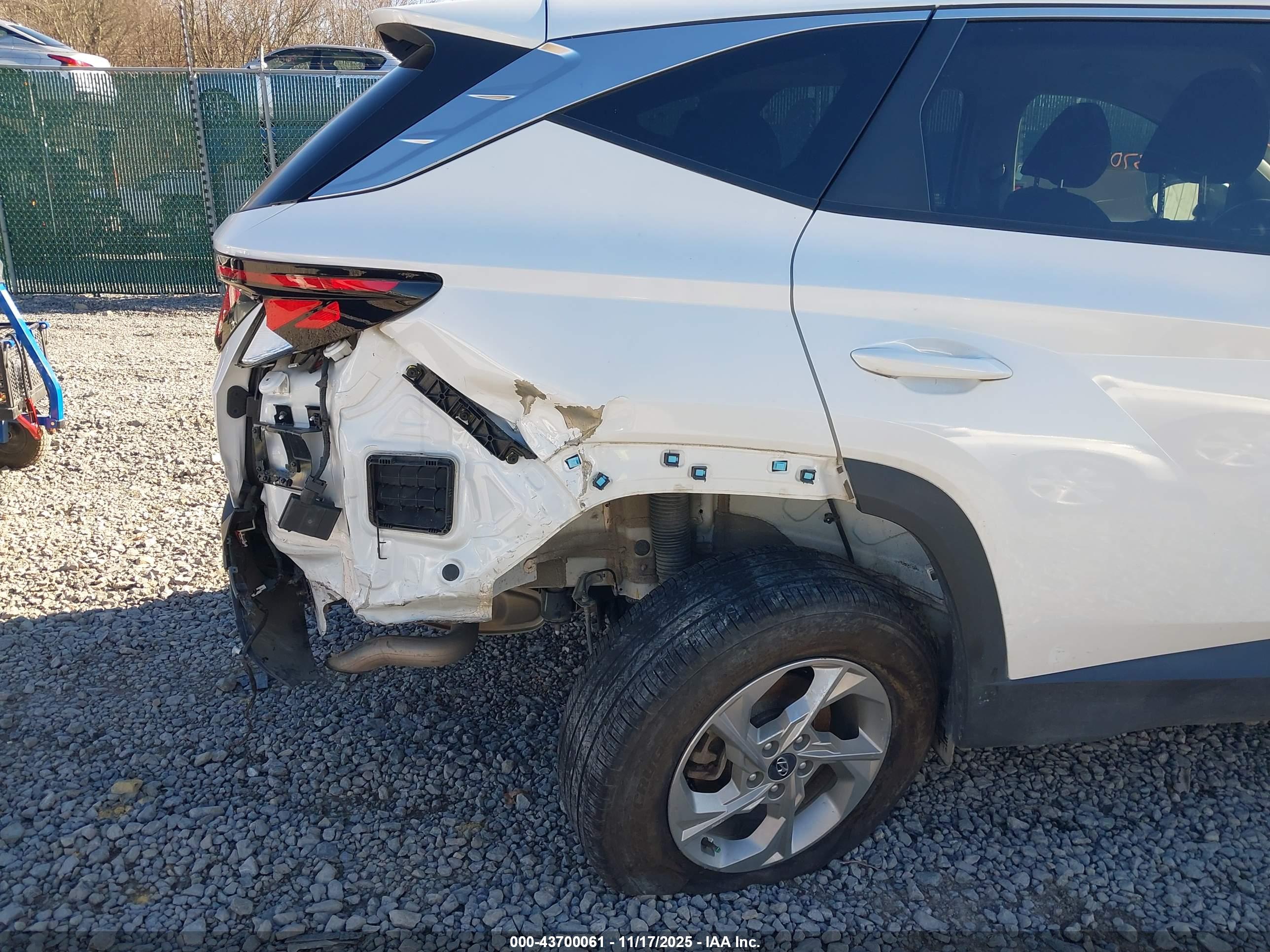 HYUNDAI TUCSON image 6