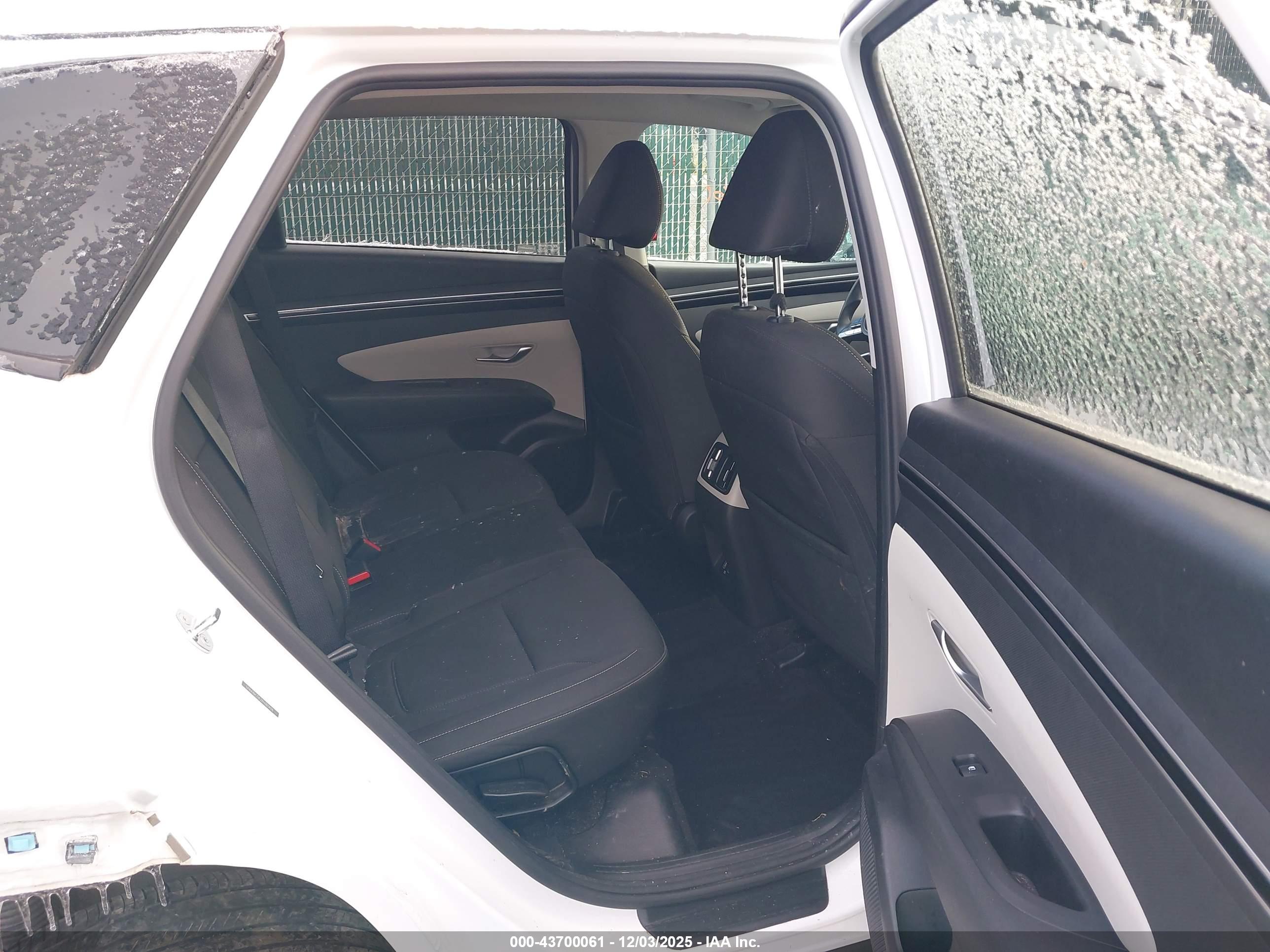 HYUNDAI TUCSON image 8