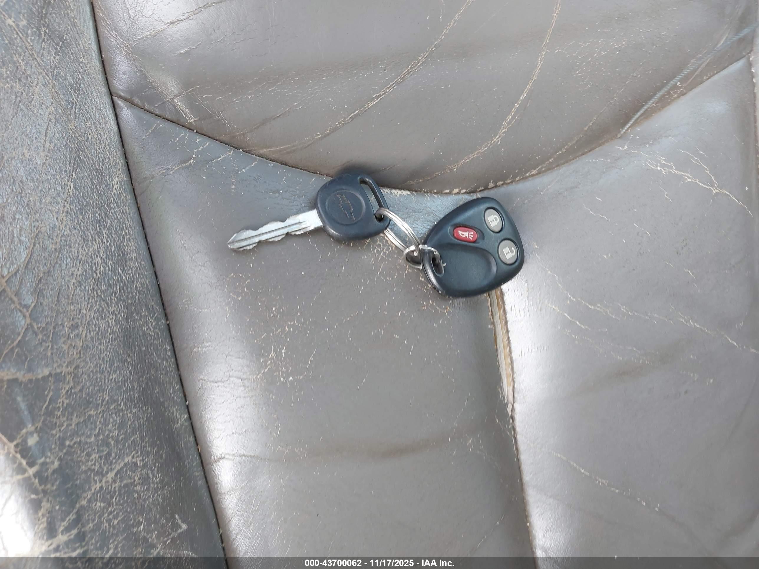 CHEVROLET SILVERADO image 11