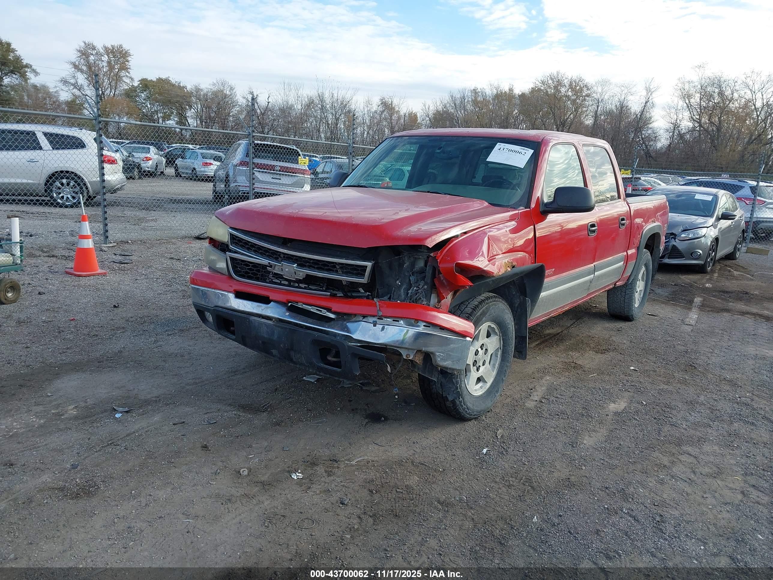 CHEVROLET SILVERADO image 2