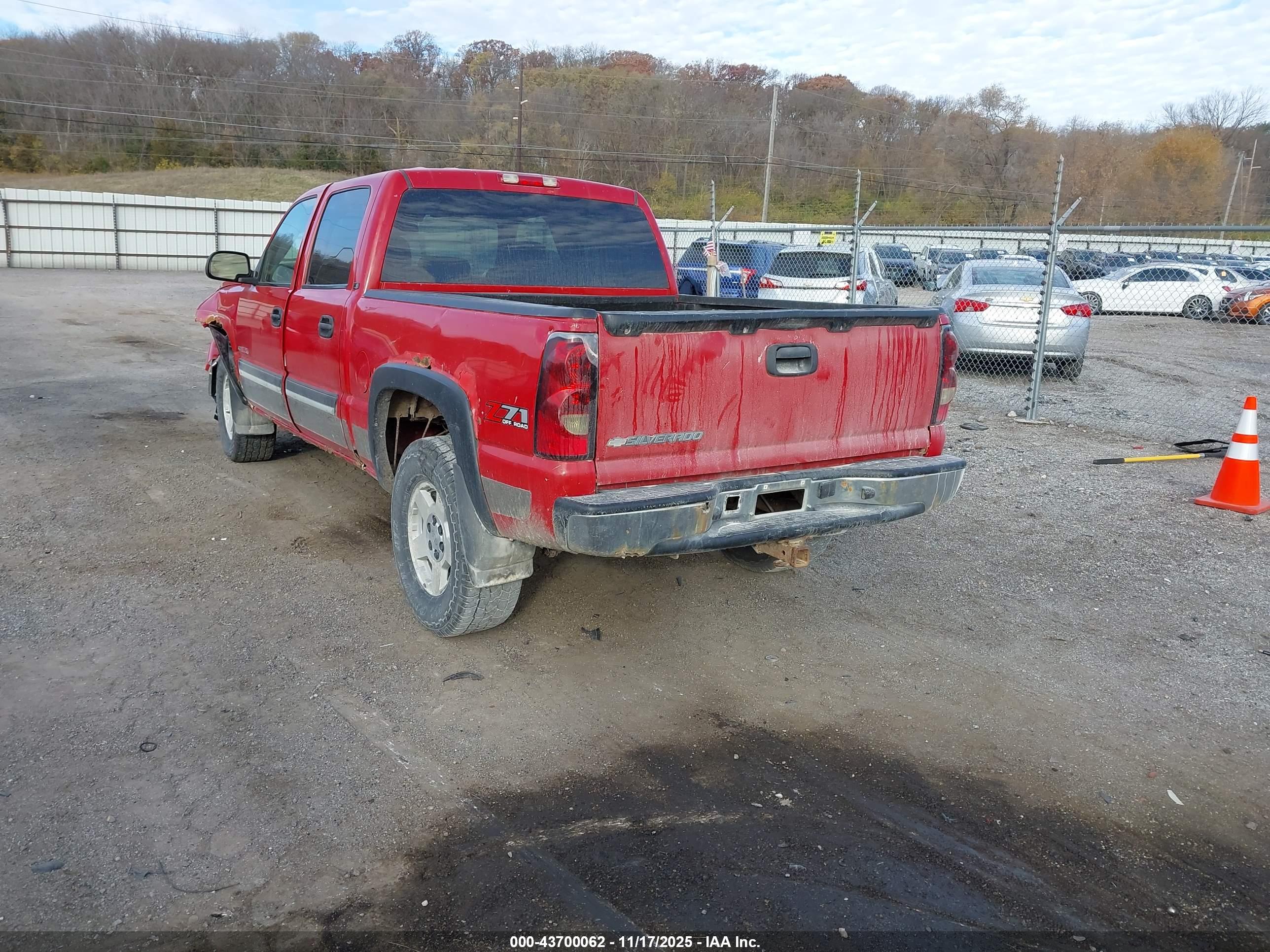 CHEVROLET SILVERADO image 3