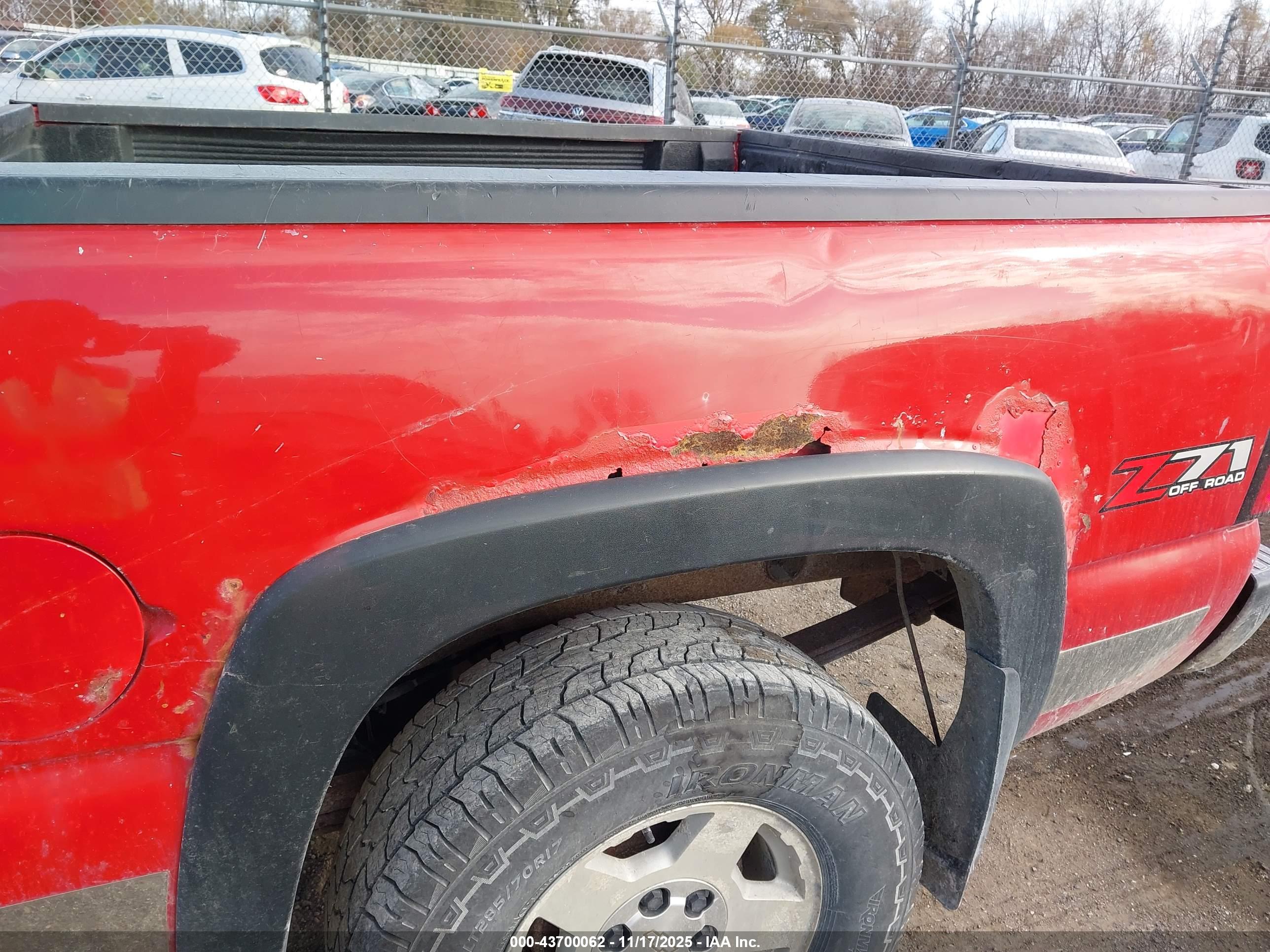 CHEVROLET SILVERADO image 6