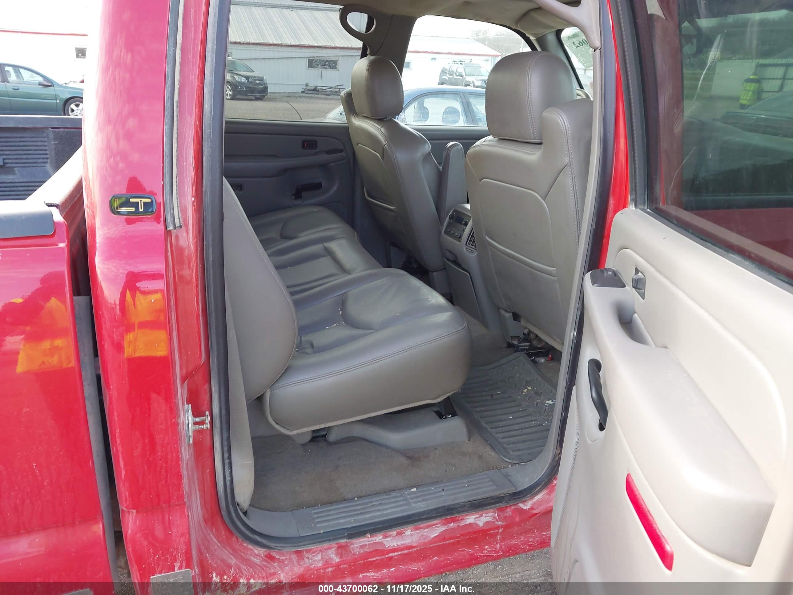 CHEVROLET SILVERADO image 8