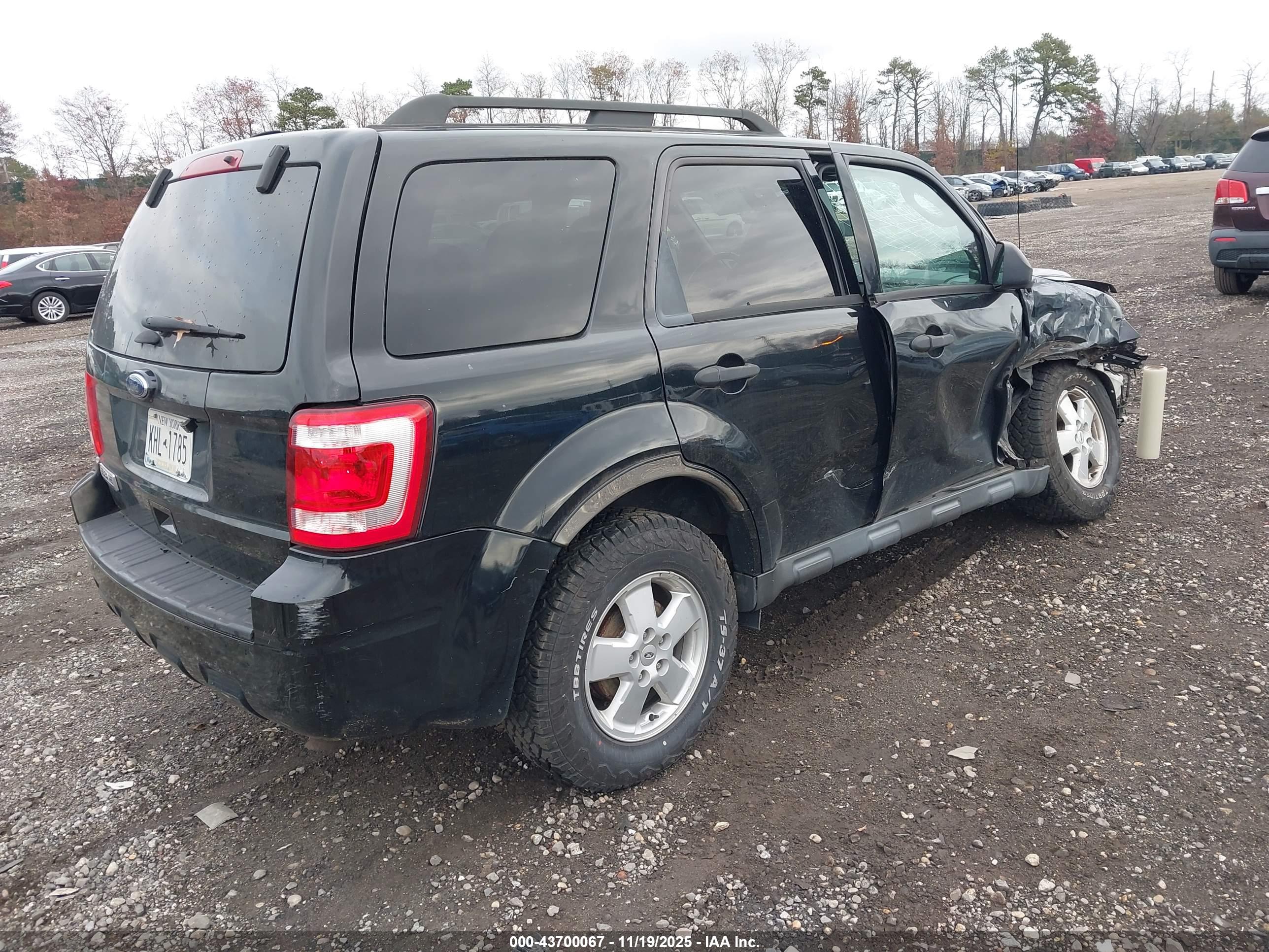FORD ESCAPE image 4