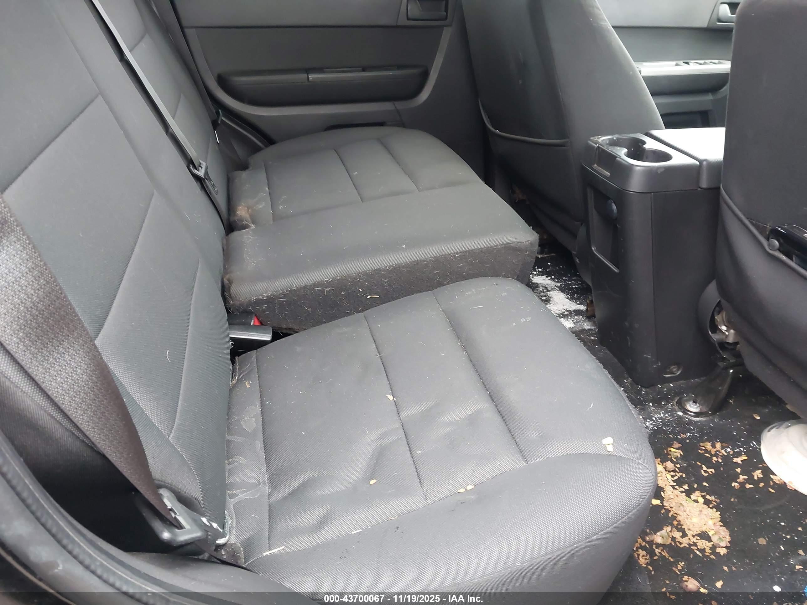 FORD ESCAPE image 8