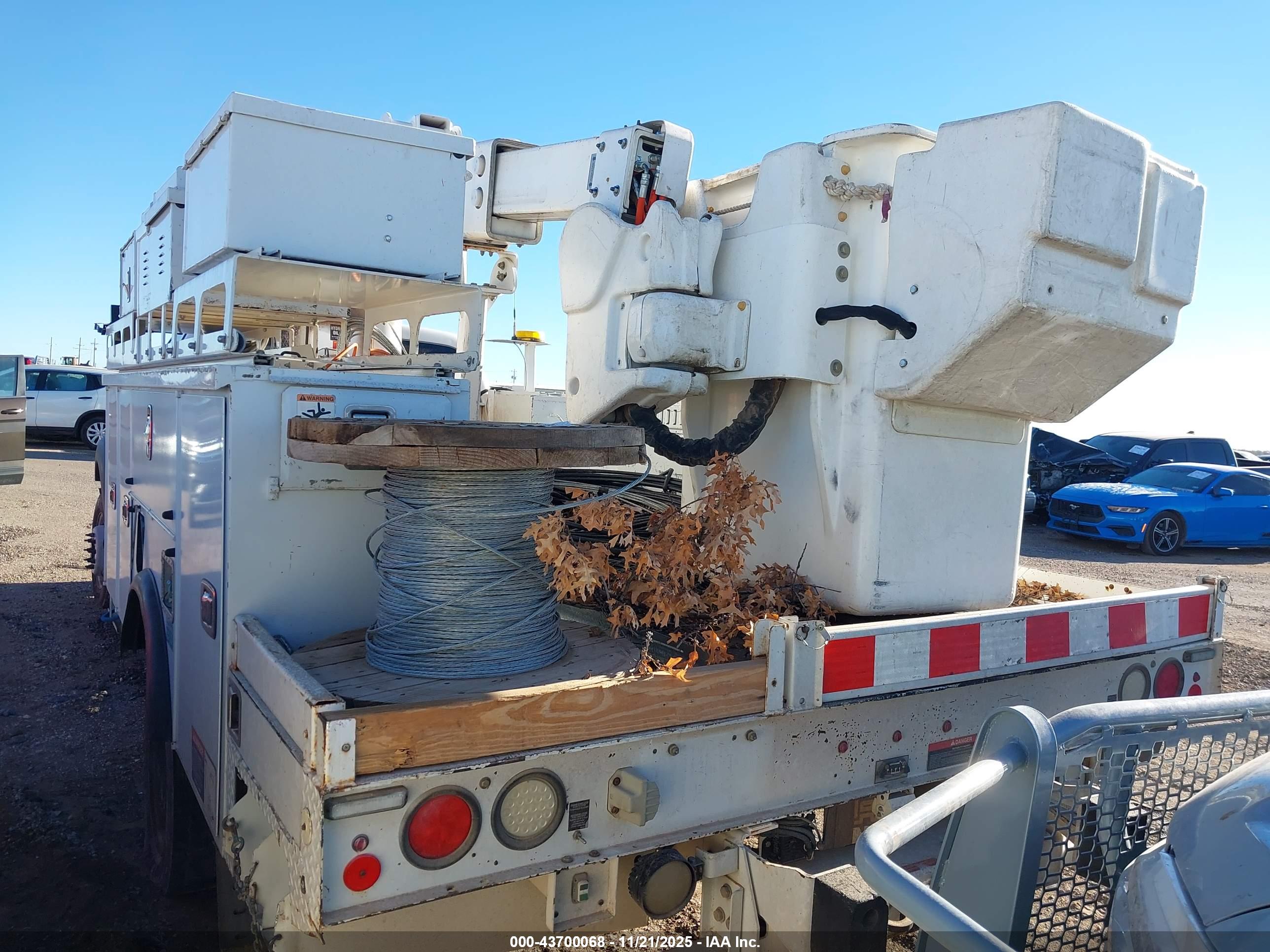 FORD F-550 image 3