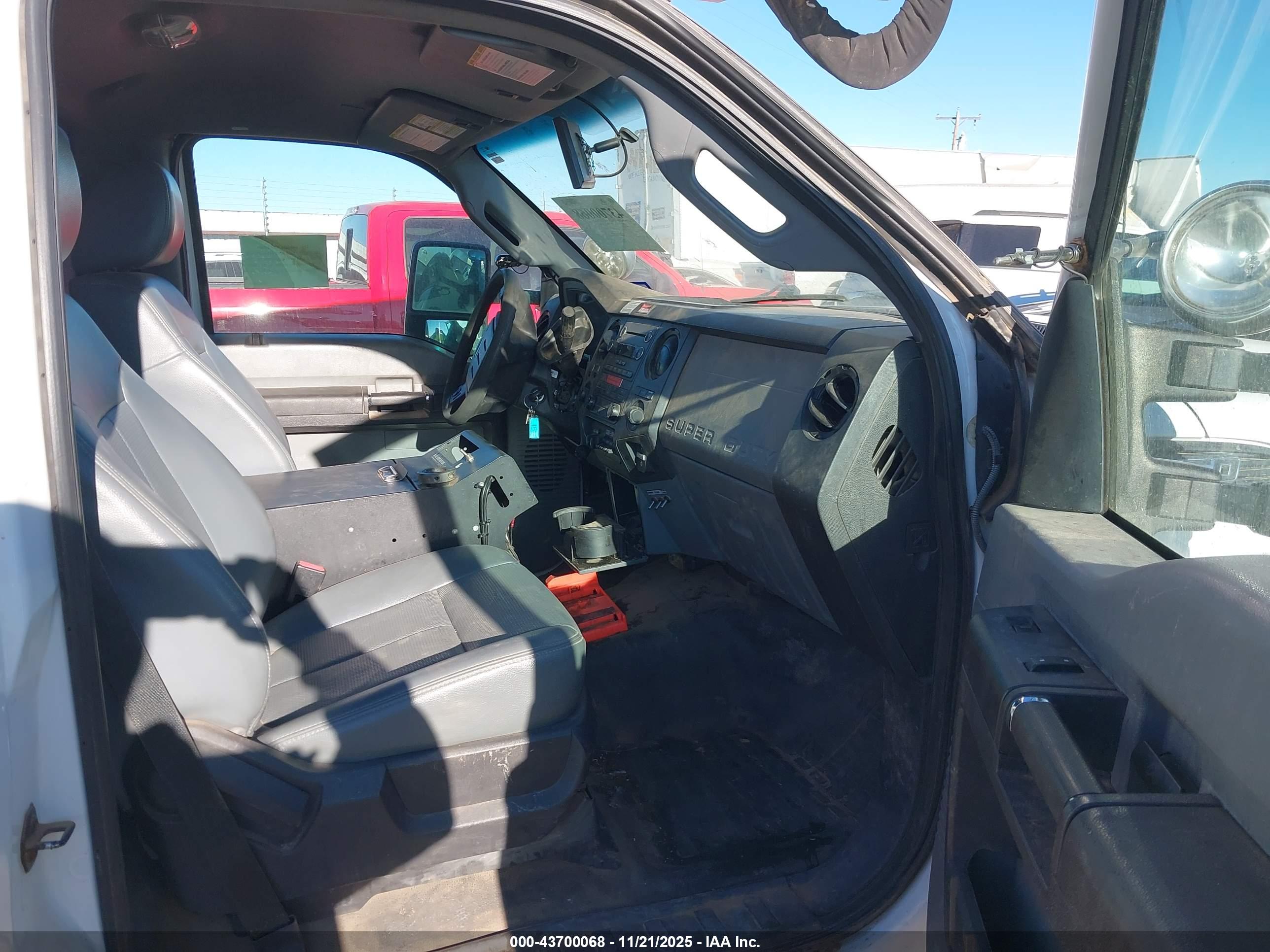 FORD F-550 image 7