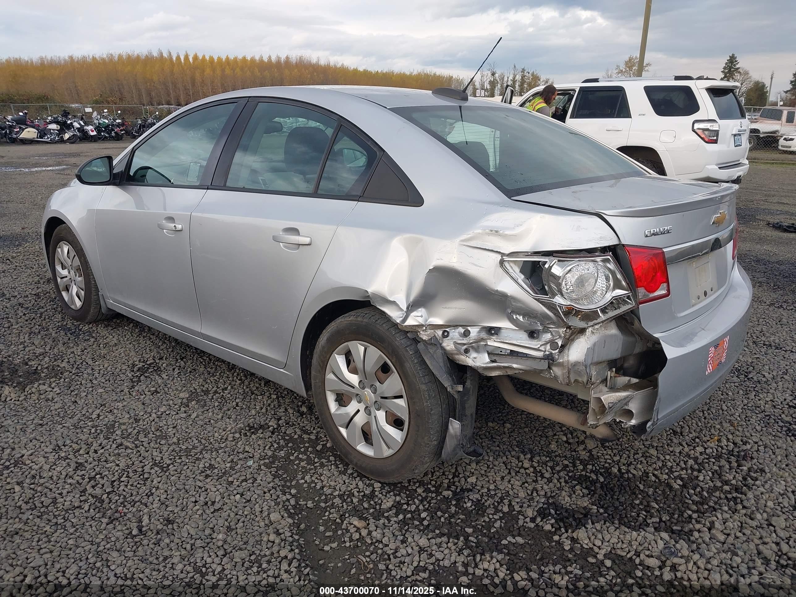 CHEVROLET CRUZE image 3