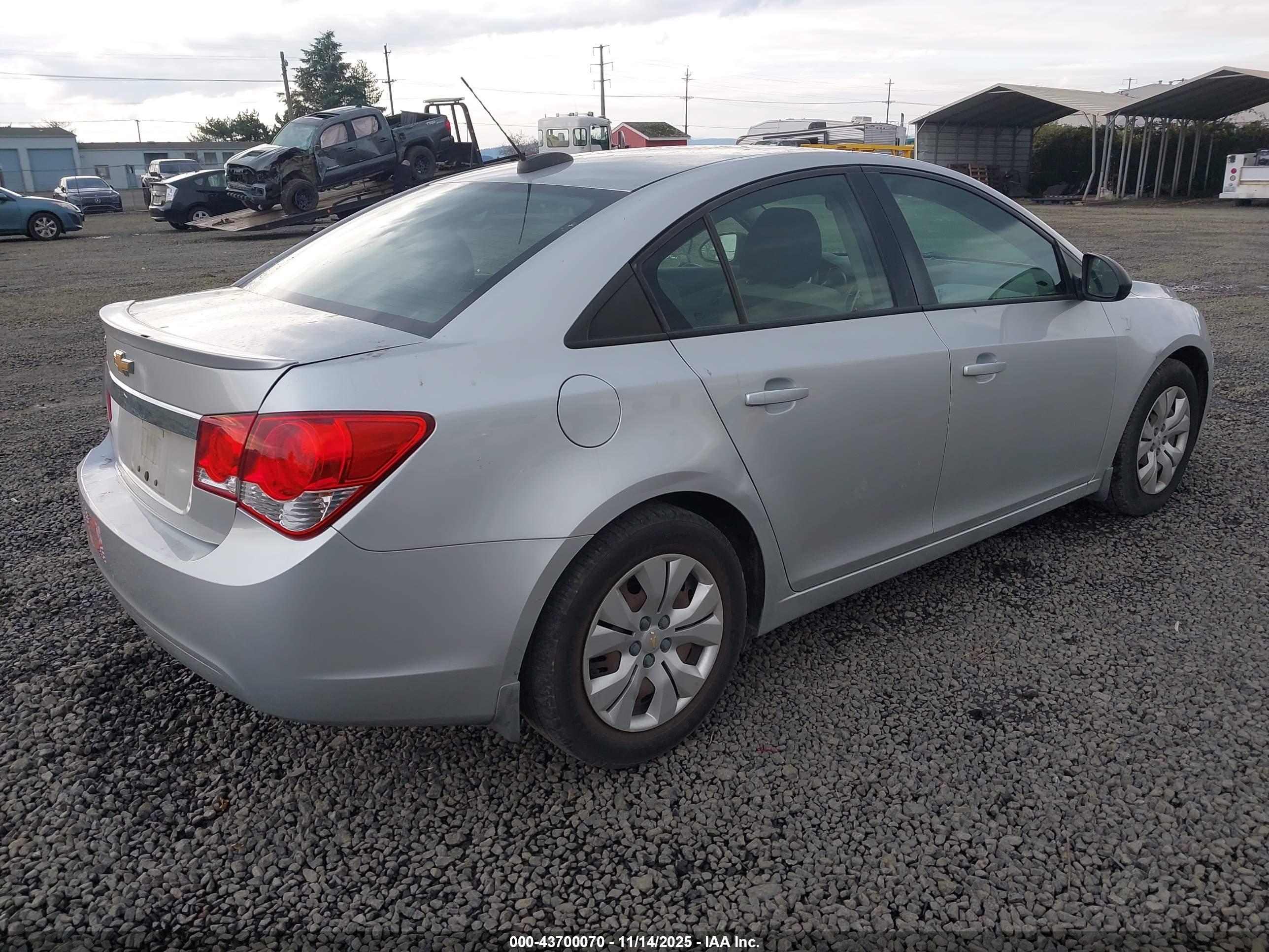 CHEVROLET CRUZE image 4