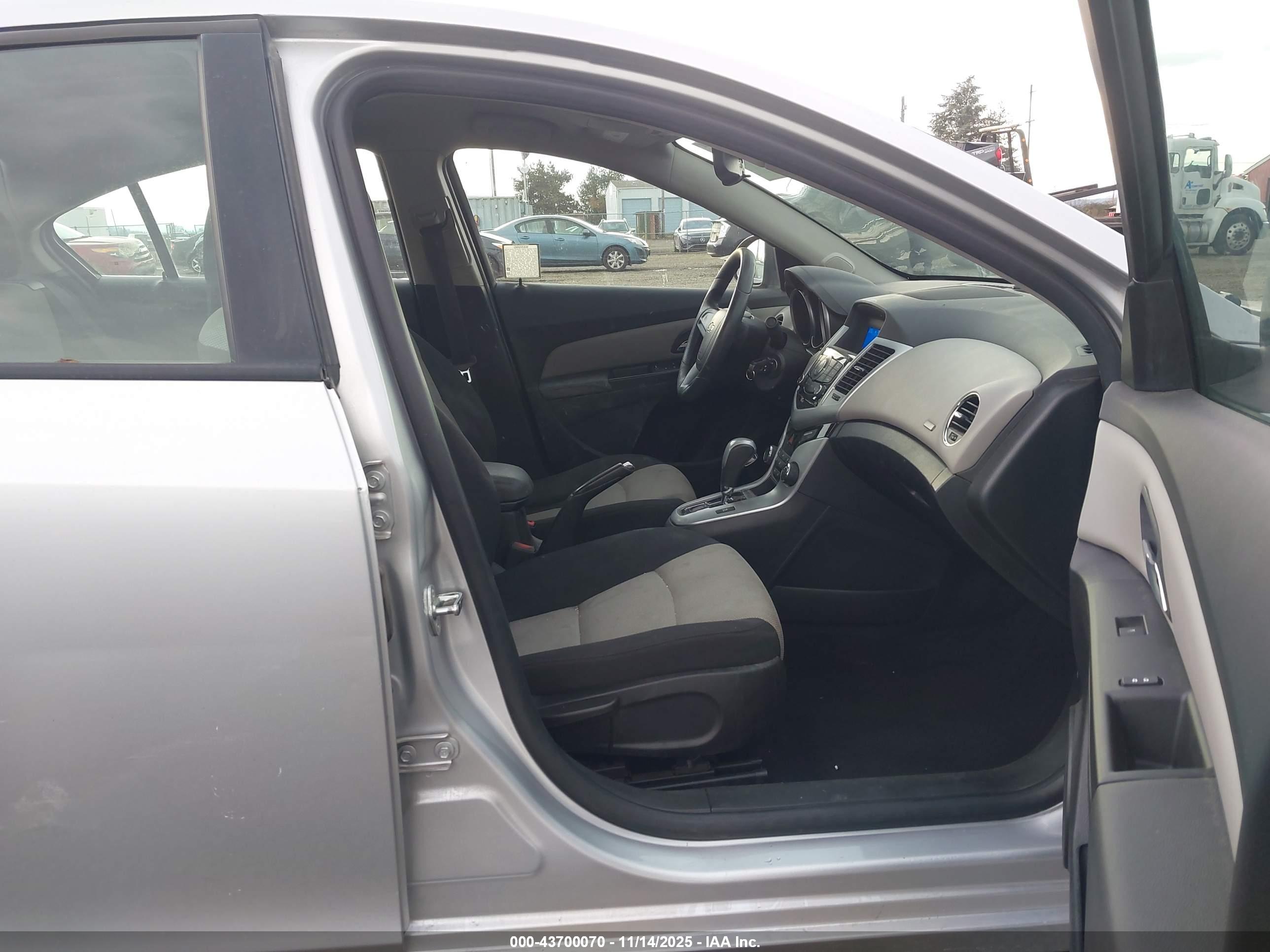 CHEVROLET CRUZE image 5