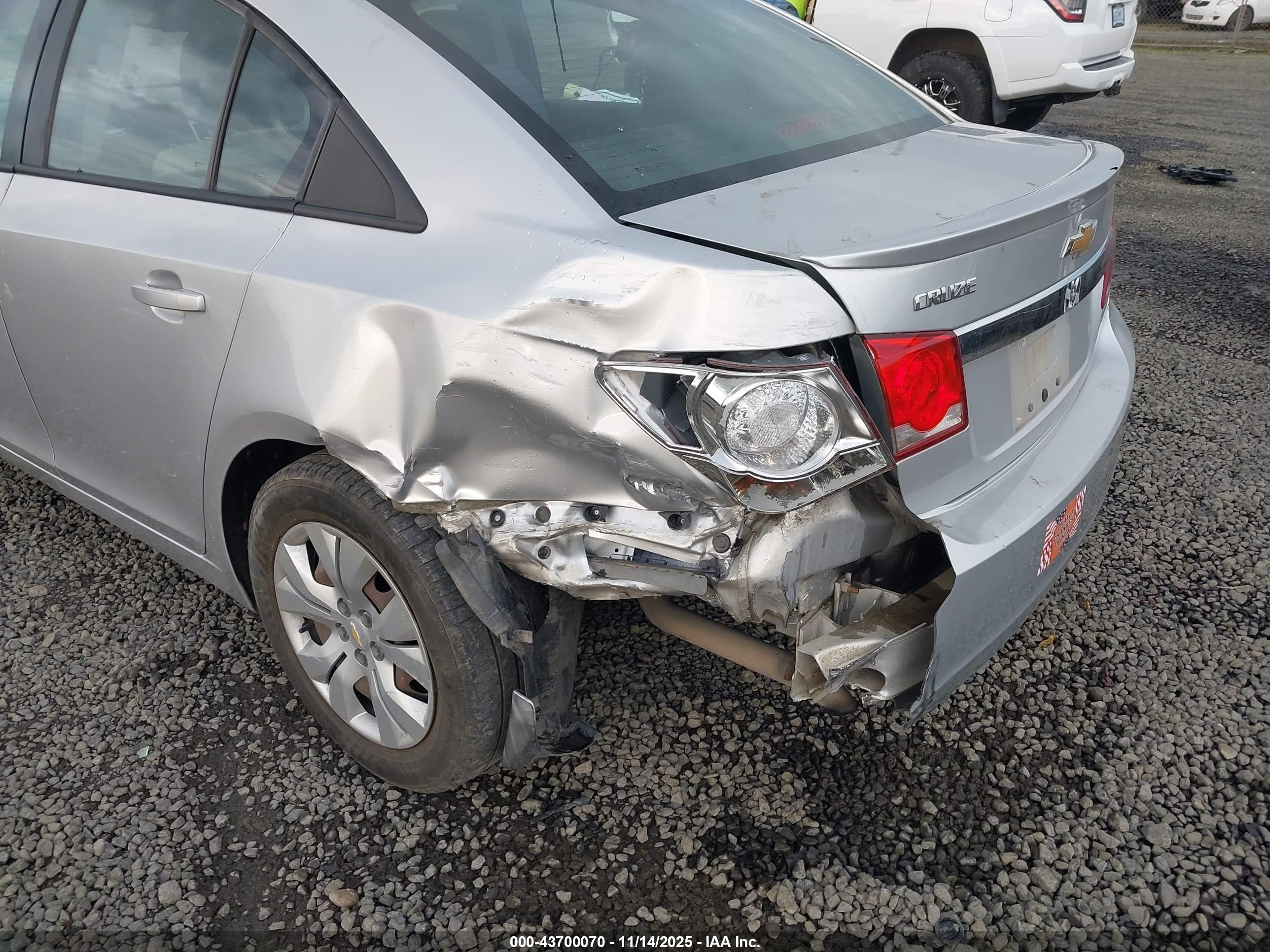 CHEVROLET CRUZE image 6