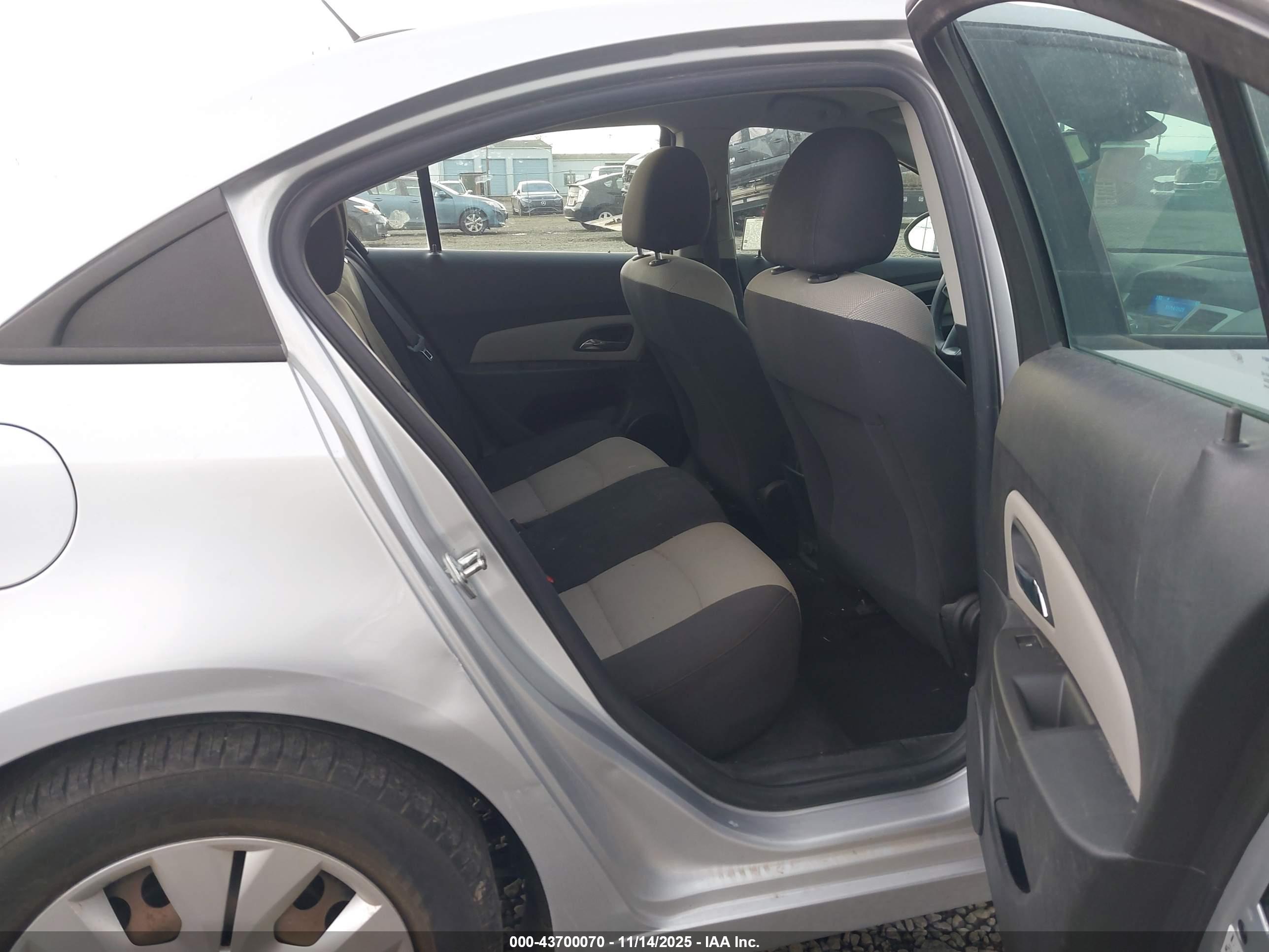 CHEVROLET CRUZE image 8