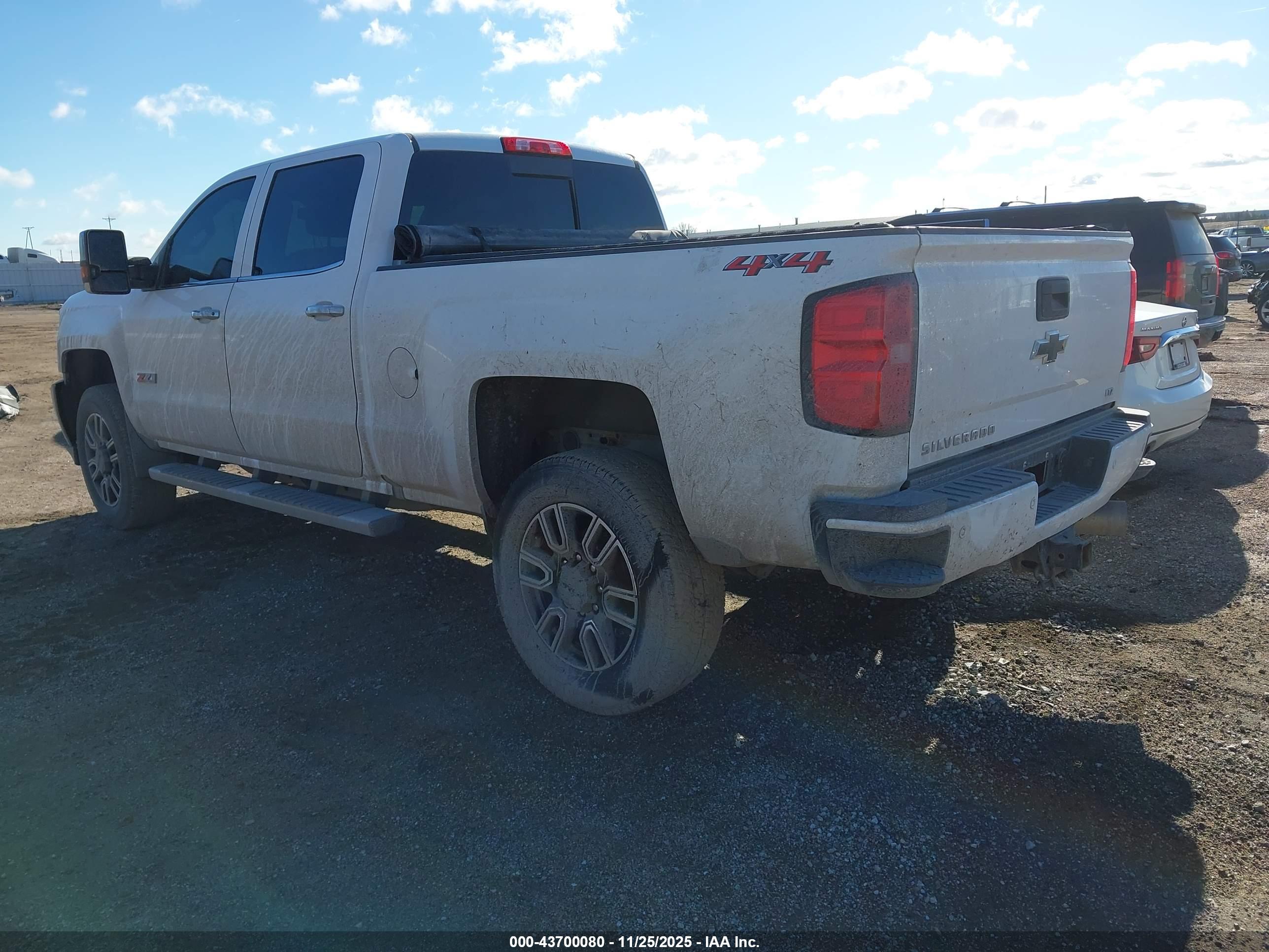 CHEVROLET SILVERADO image 3