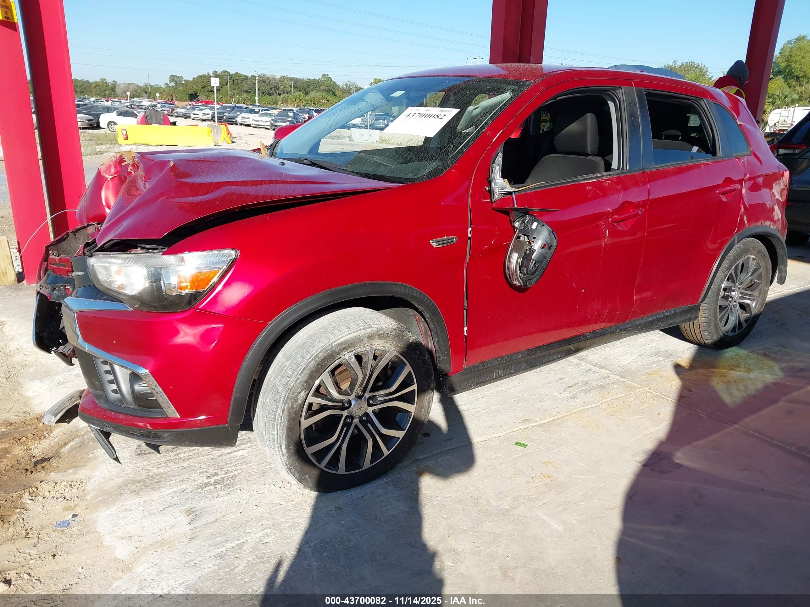 MITSUBISHI OUTLANDER image 2