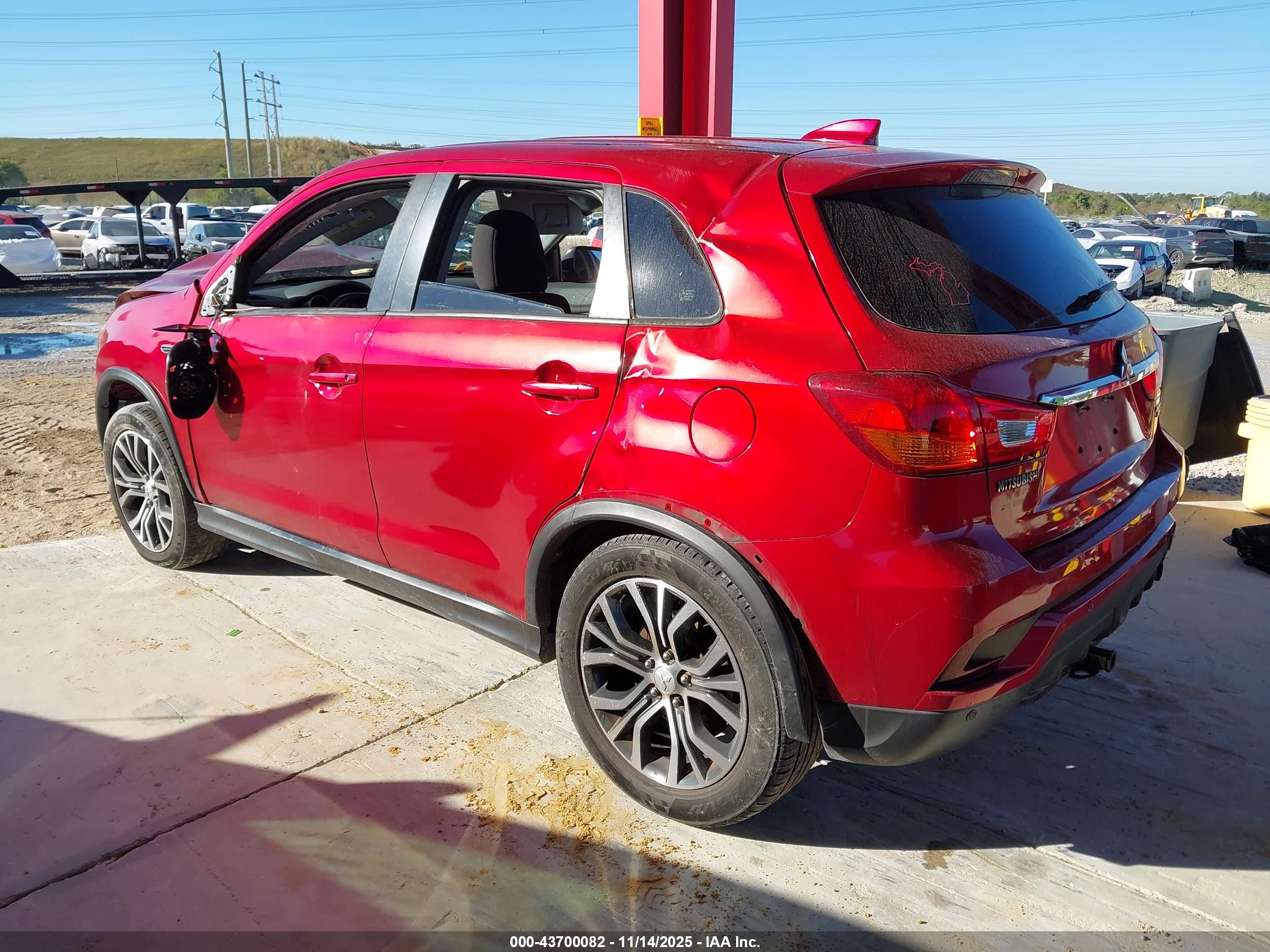 MITSUBISHI OUTLANDER image 3