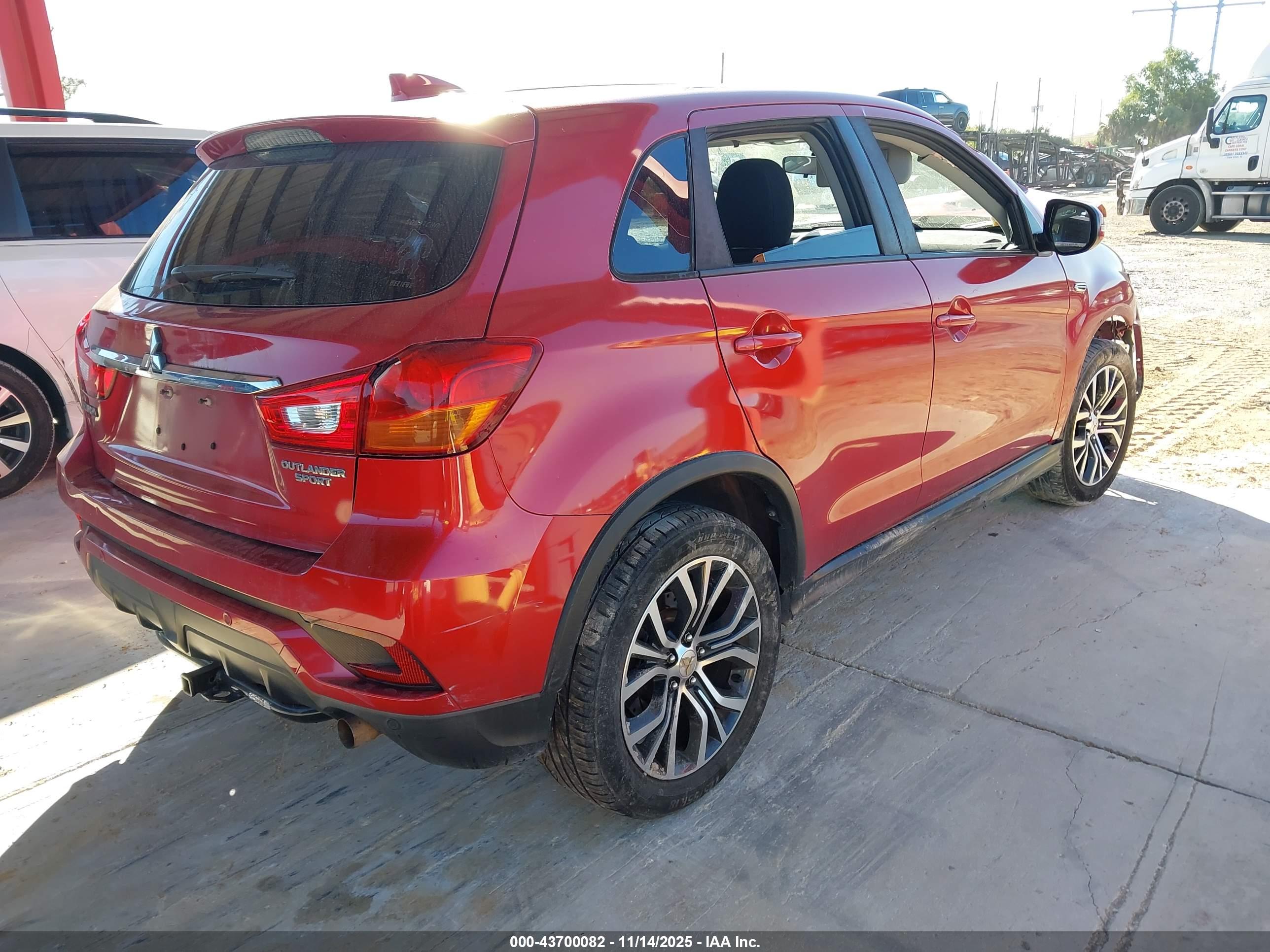 MITSUBISHI OUTLANDER image 4