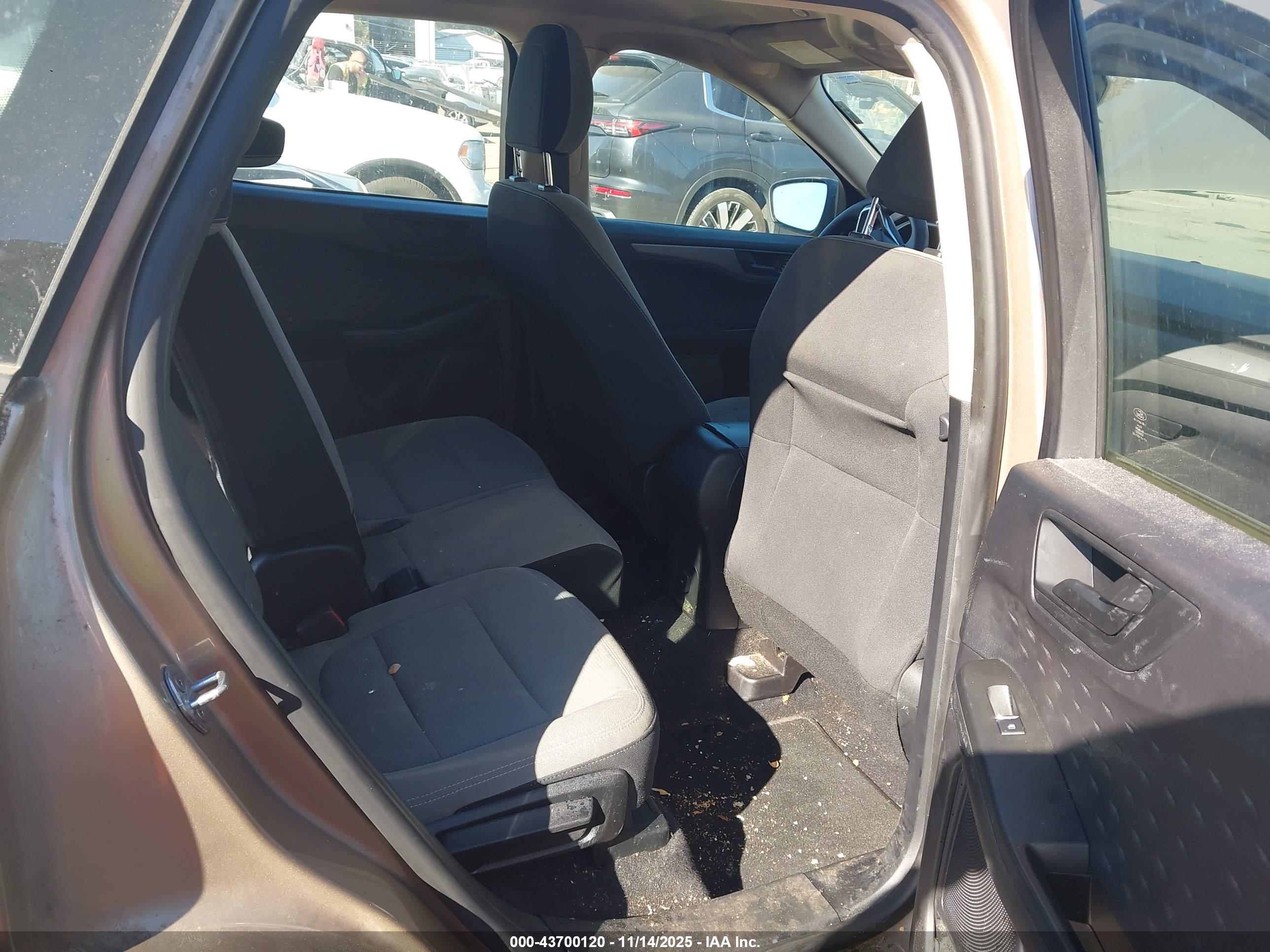FORD ESCAPE image 8