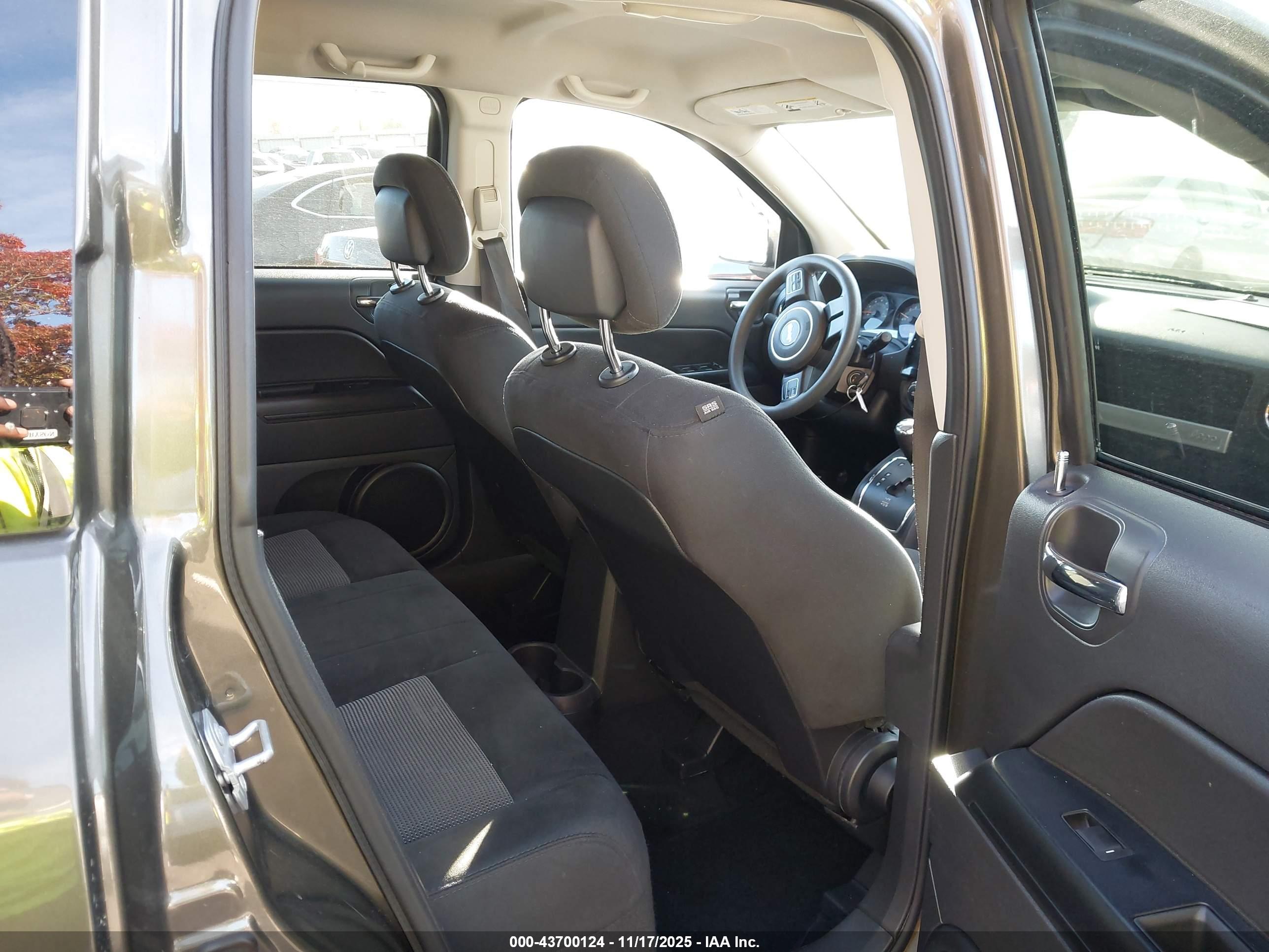 JEEP COMPASS image 8